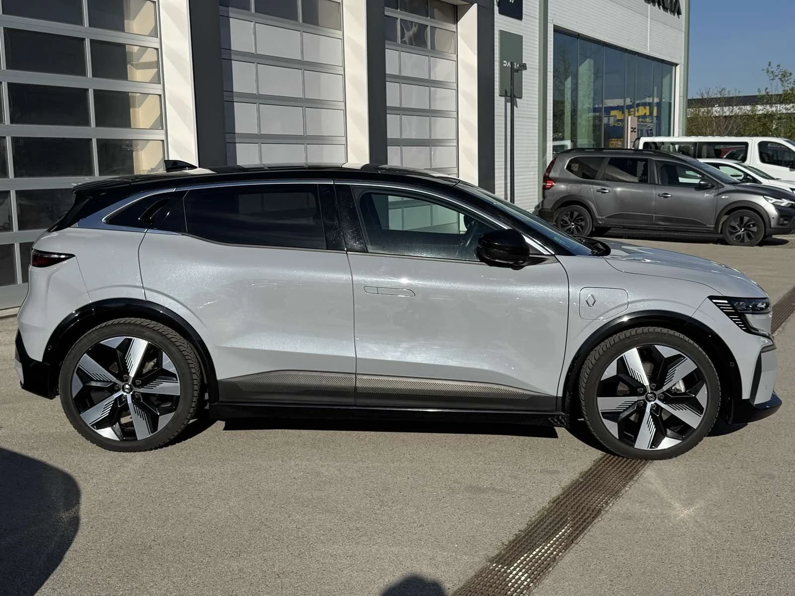 Renault Megane E tech, снимка 9 - Автомобили и джипове - 55665323