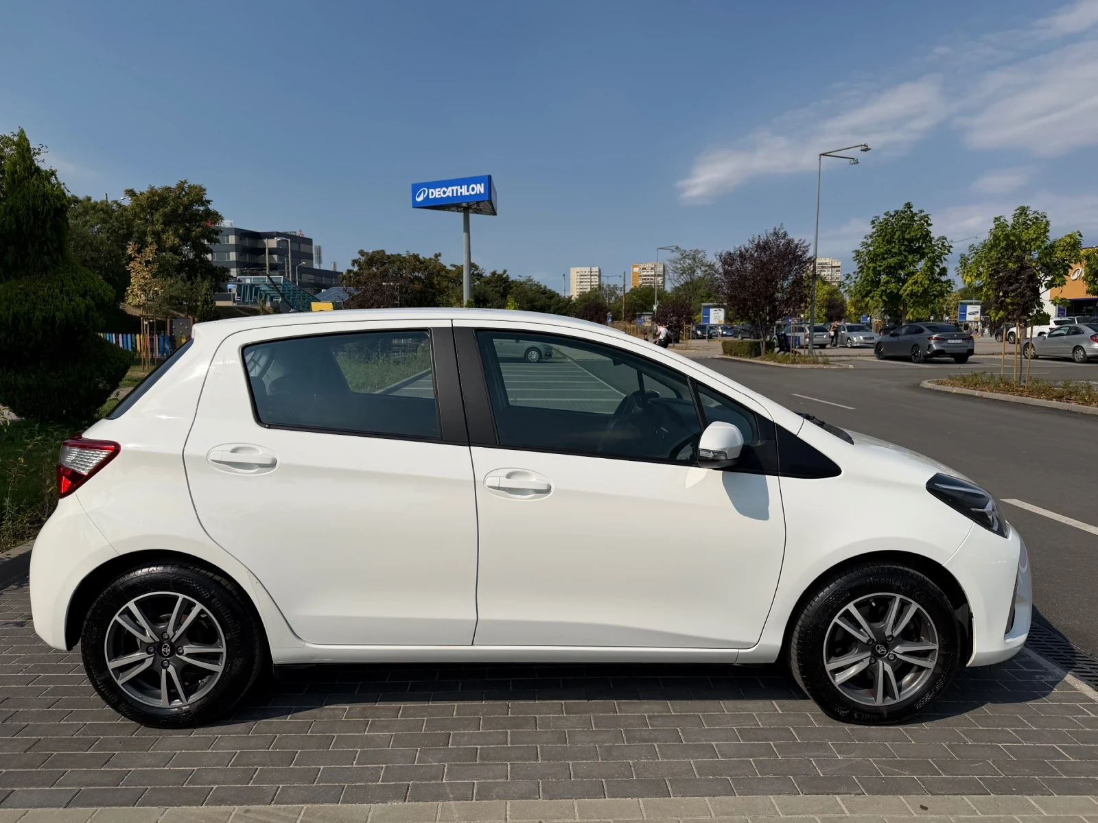 Toyota Yaris 1.5 VVT-iE, снимка 6 - Автомобили и джипове - 55979037