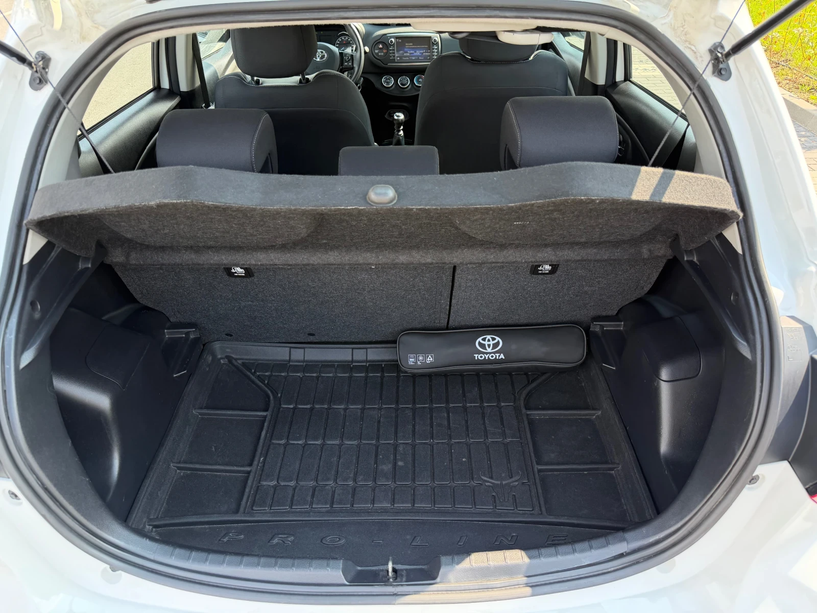 Toyota Yaris 1.5 VVT-iE, снимка 16 - Автомобили и джипове - 55979037