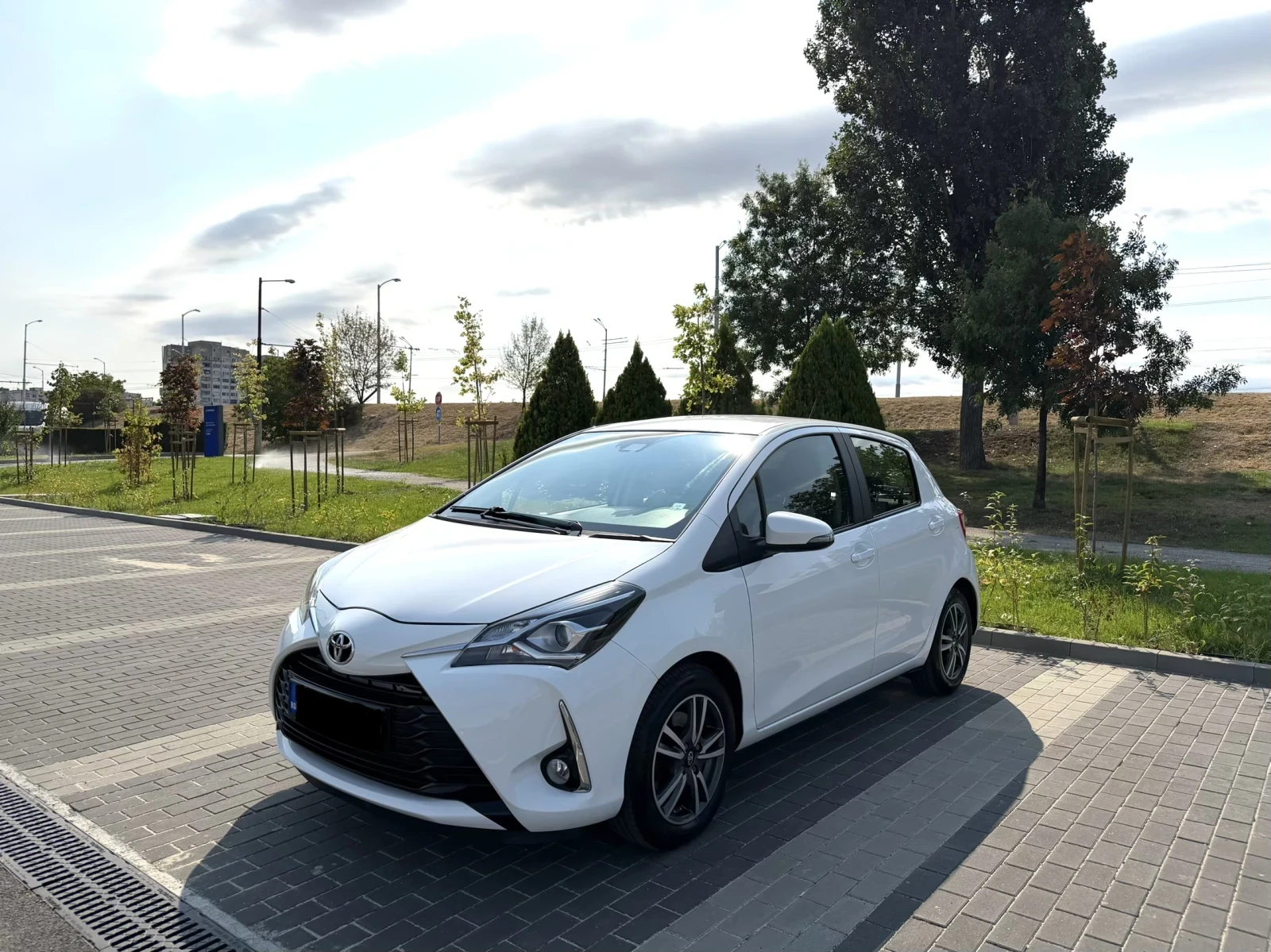 Toyota Yaris 1.5 VVT-iE, снимка 2 - Автомобили и джипове - 55979037