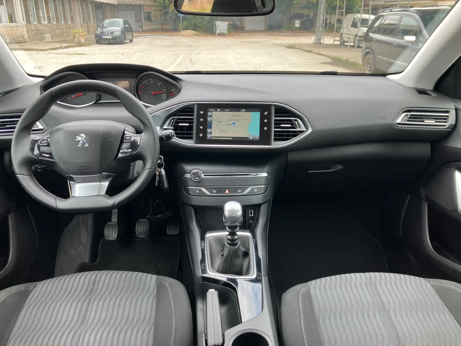 Peugeot 308 1.6HDI-NAVI, снимка 10 - Автомобили и джипове - 56057793