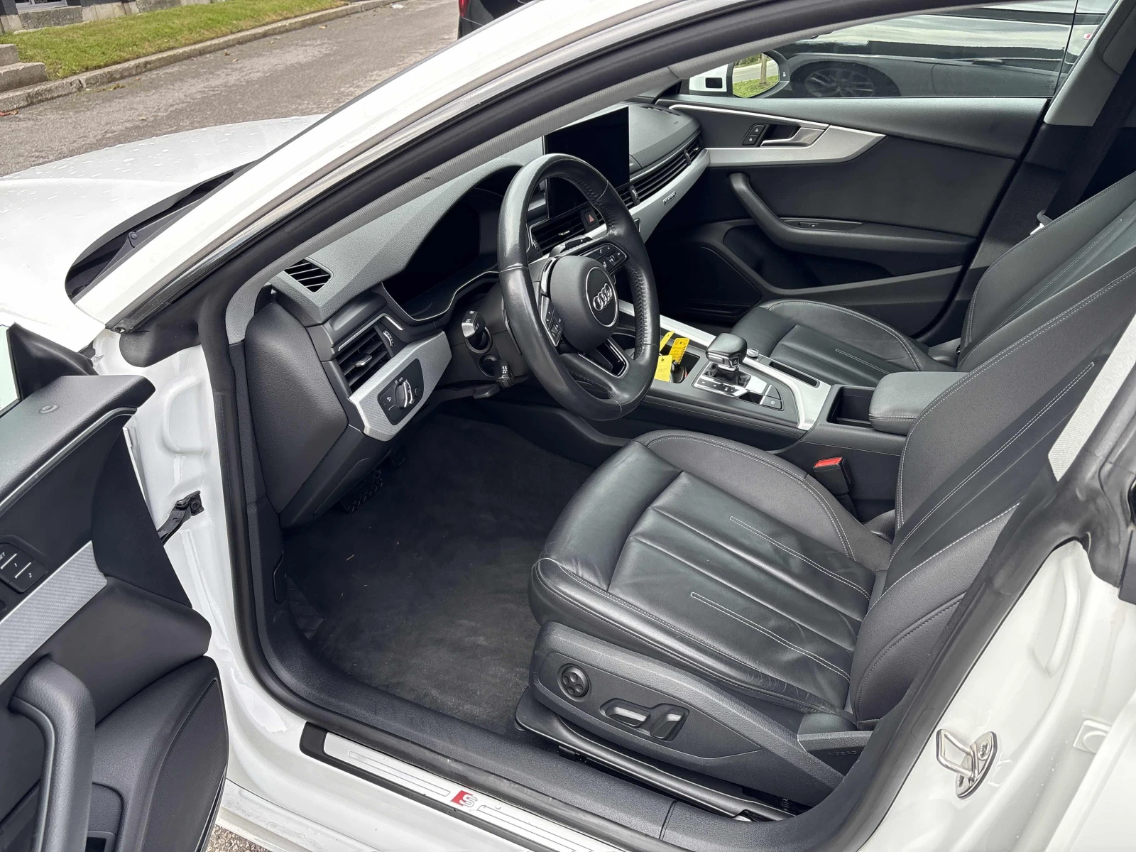 Audi A5 Progressiv / Distronic  / Camera / Carfax, снимка 5 - Автомобили и джипове - 56228980
