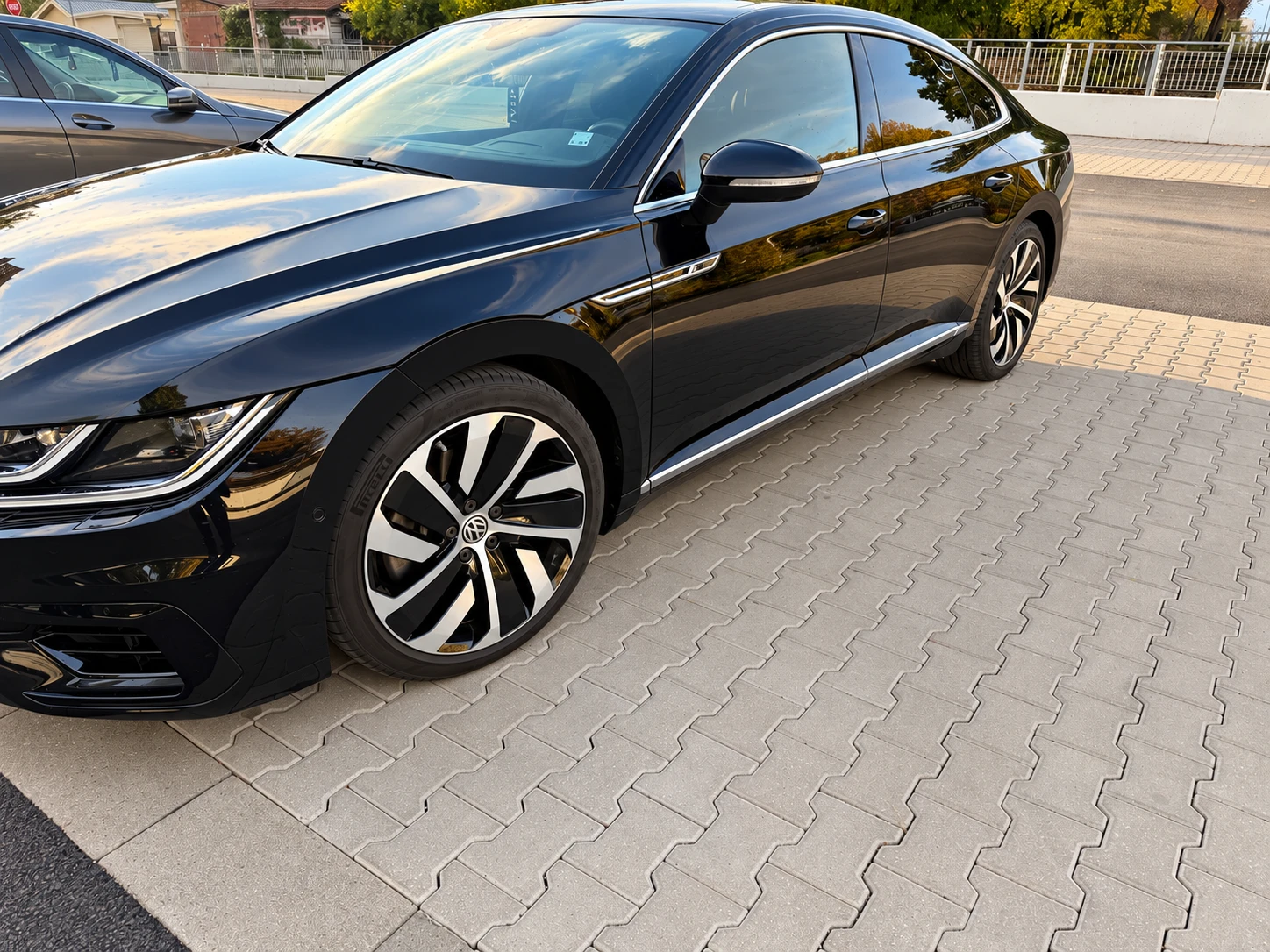 VW Arteon R-Line, снимка 6 - Автомобили и джипове - 56563090