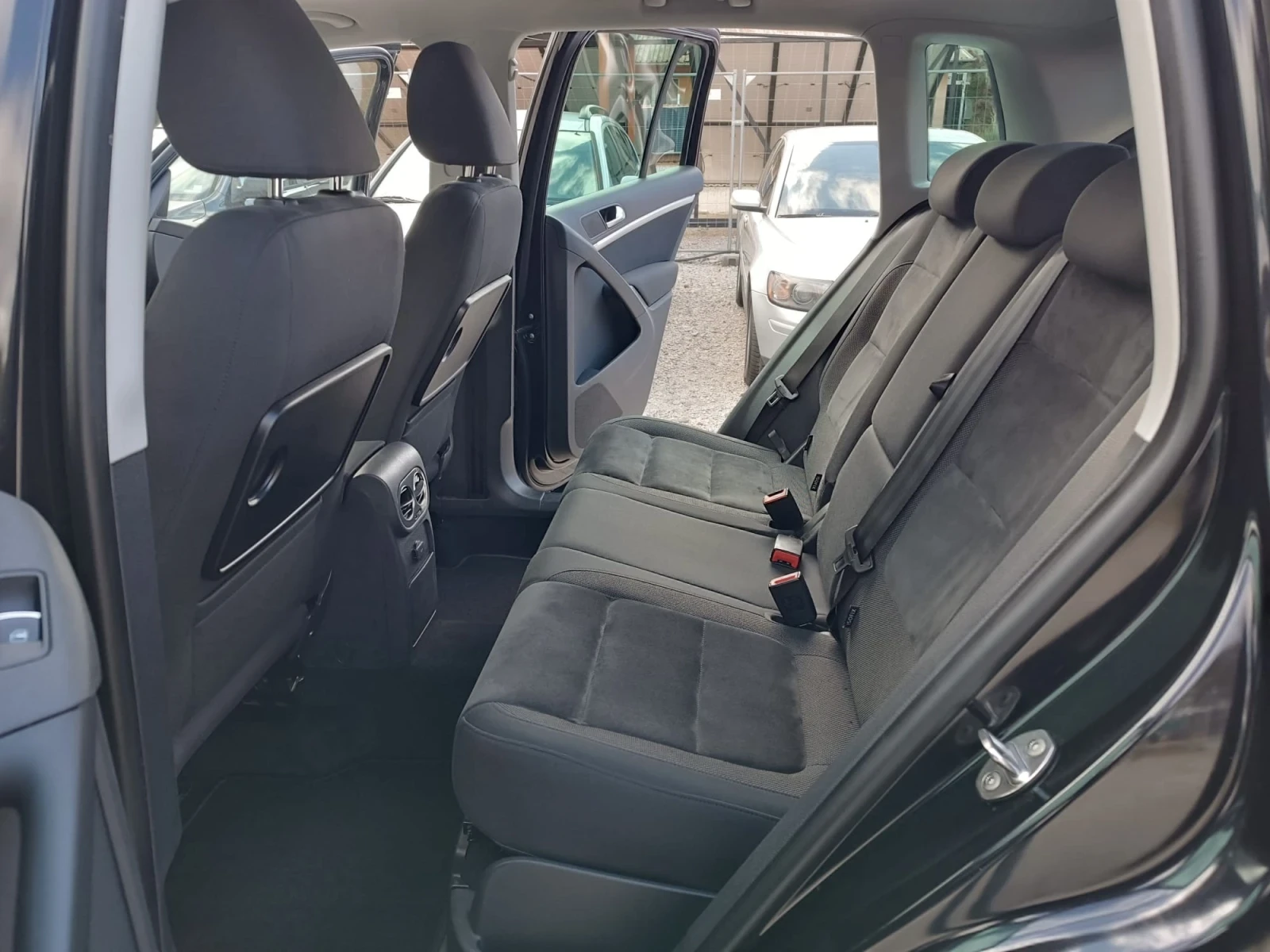VW Tiguan 2.0 TSI 4 Мotion Ръчни Скорости - изображение 10