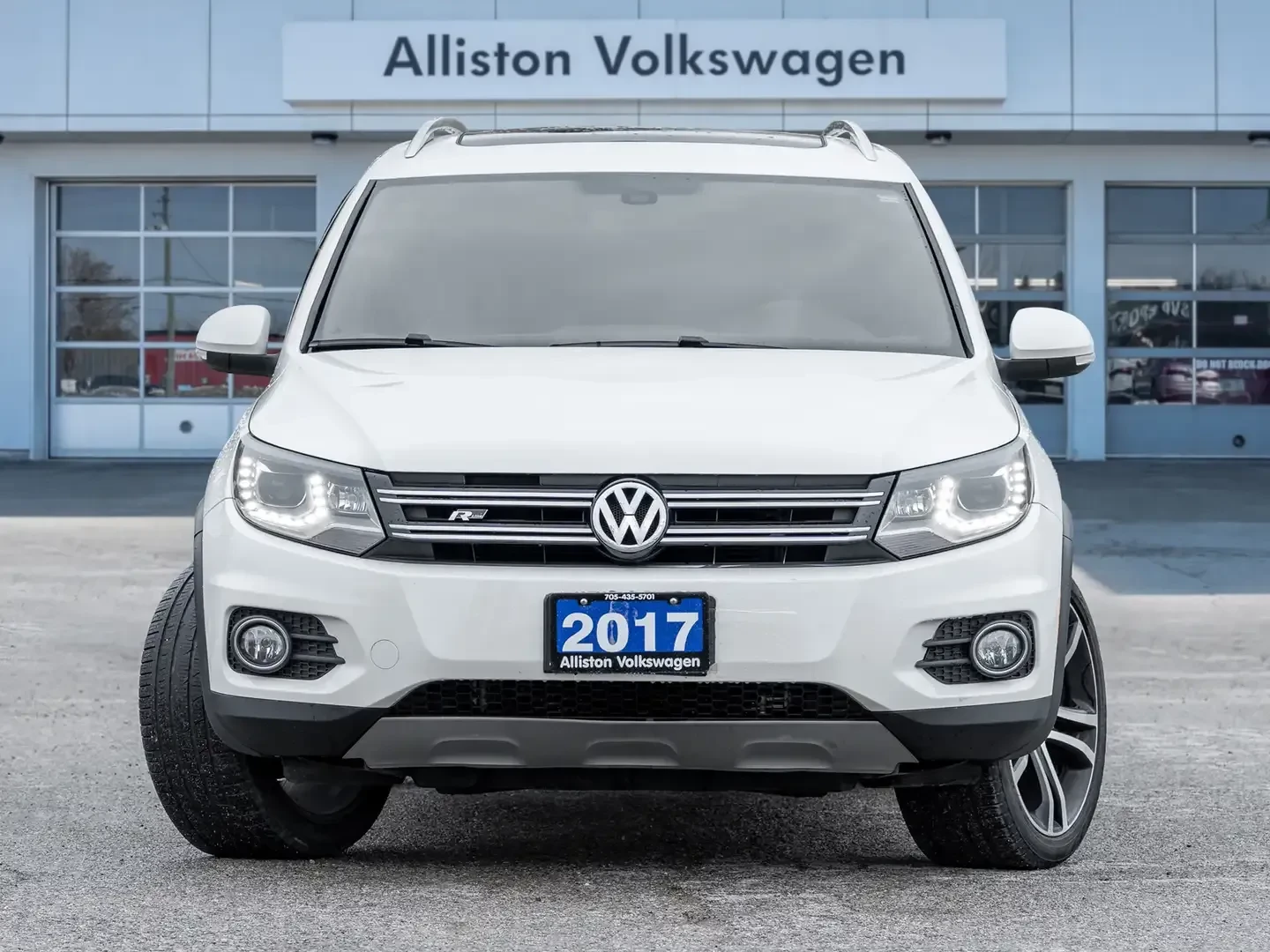 VW Tiguan 2.0 TSI 4MOTION| R-LINE| FENDER AUDIO| PANO| КАФЯВ, снимка 2 - Автомобили и джипове - 54855070