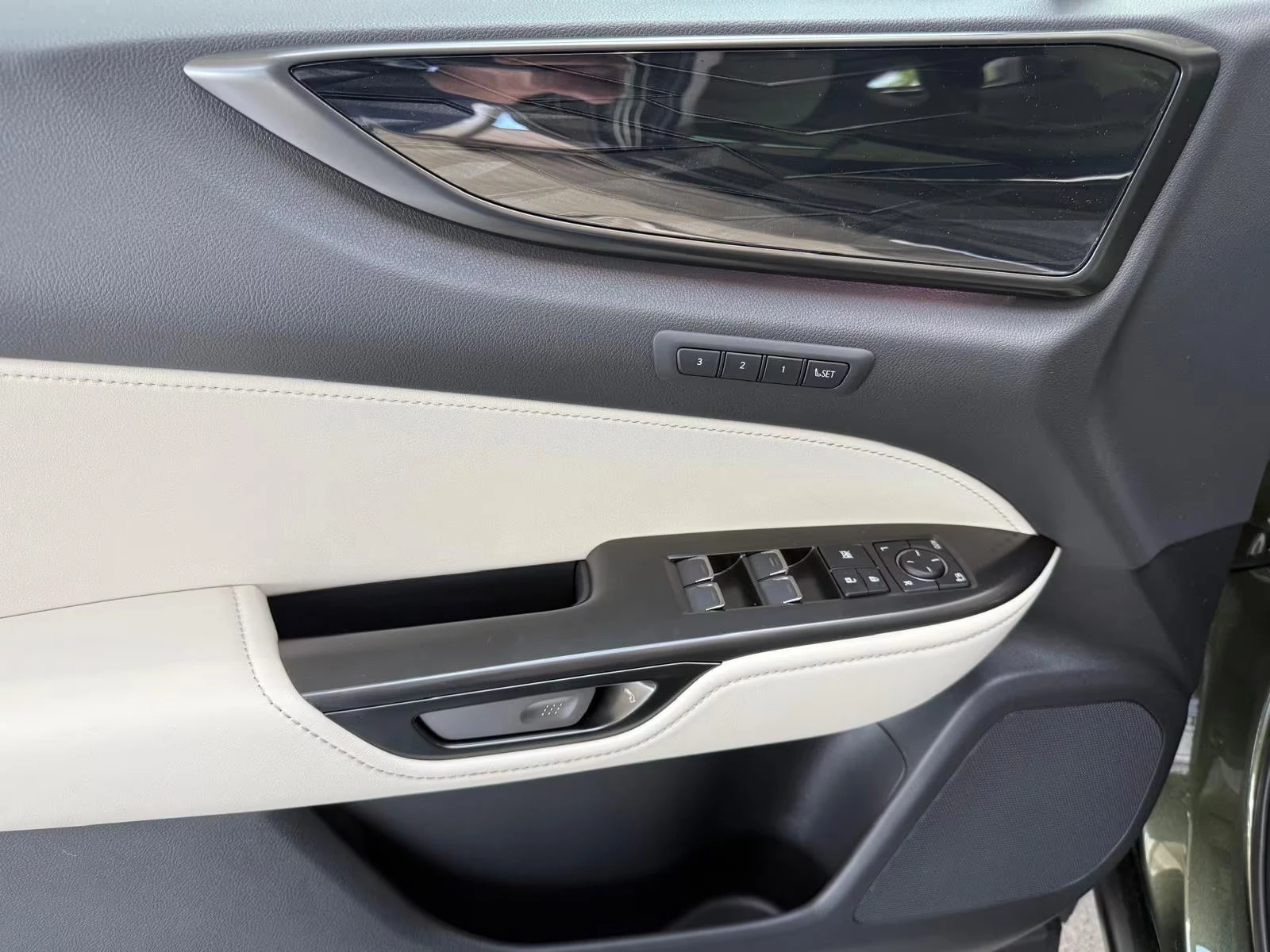 Lexus NX 450 h+ /4X4/292HP/EXECUTIVE/PANO/360/MEMO/HUD/LED/442q, снимка 13 - Автомобили и джипове - 55009564