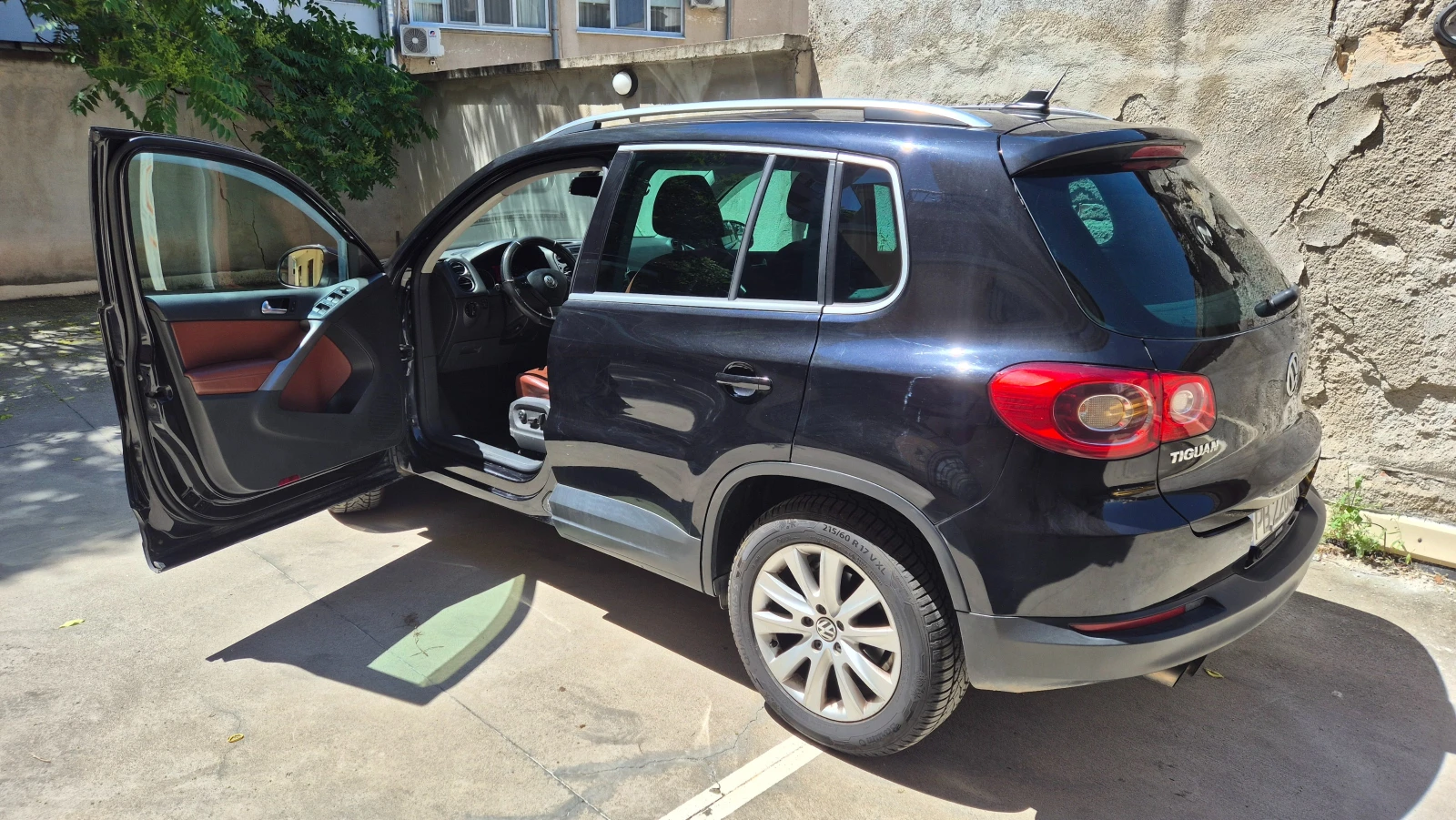 VW Tiguan, снимка 3 - Автомобили и джипове - 55063564