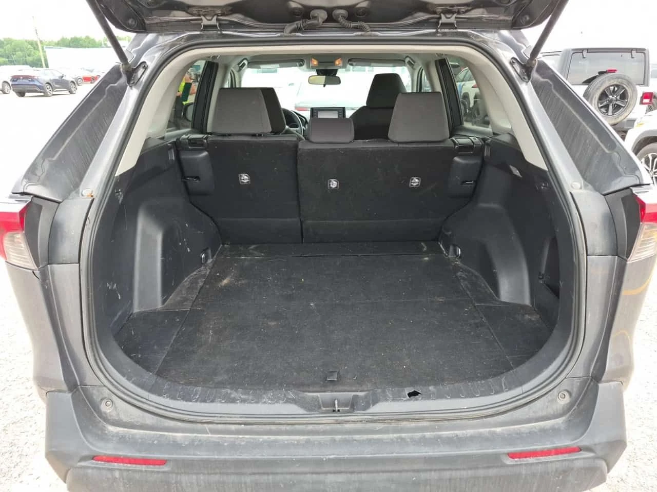 Toyota Rav4 * LE * АВТОКРЕДИТ * ГЛАВНО ПРЕДСТАВИТЕЛСТВО, снимка 13 - Автомобили и джипове - 55279756