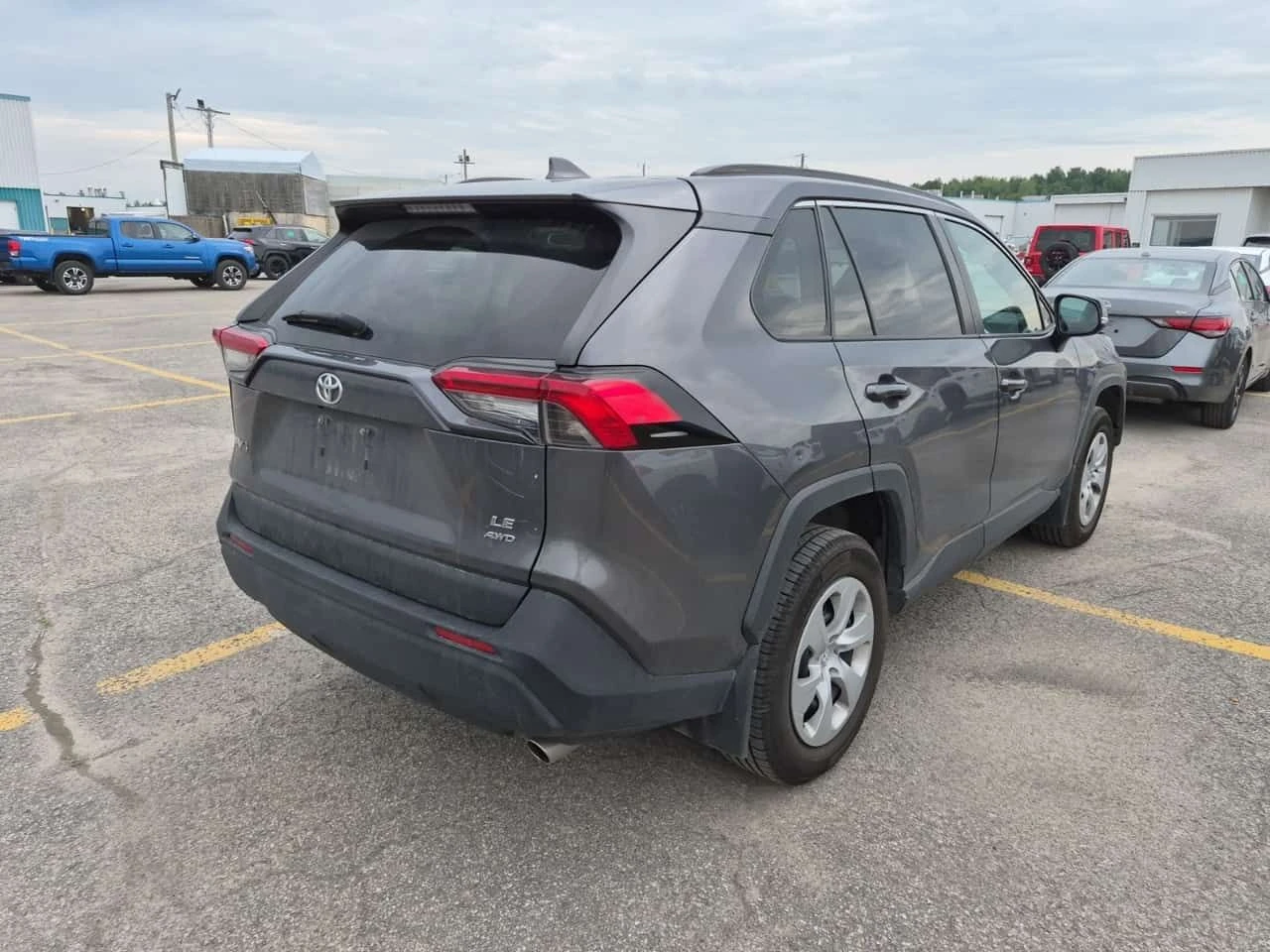 Toyota Rav4 * LE * АВТОКРЕДИТ * ГЛАВНО ПРЕДСТАВИТЕЛСТВО, снимка 3 - Автомобили и джипове - 55279756