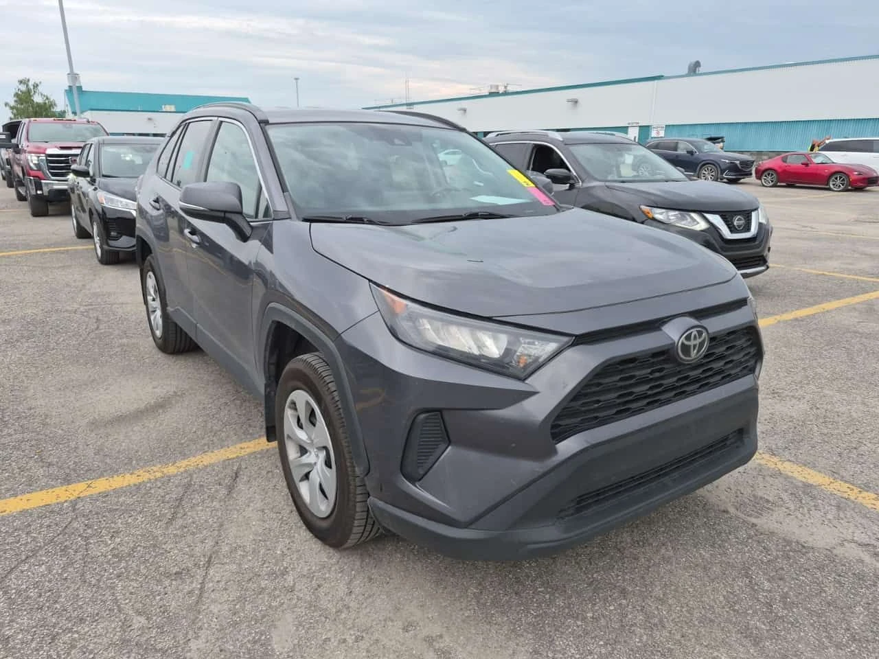 Toyota Rav4 * LE * АВТОКРЕДИТ * ГЛАВНО ПРЕДСТАВИТЕЛСТВО, снимка 2 - Автомобили и джипове - 55279756