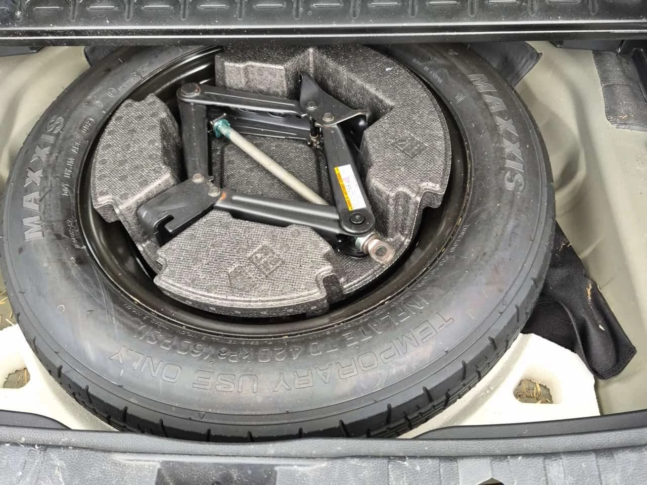 Toyota Rav4 * LE * АВТОКРЕДИТ * ГЛАВНО ПРЕДСТАВИТЕЛСТВО, снимка 14 - Автомобили и джипове - 55279756