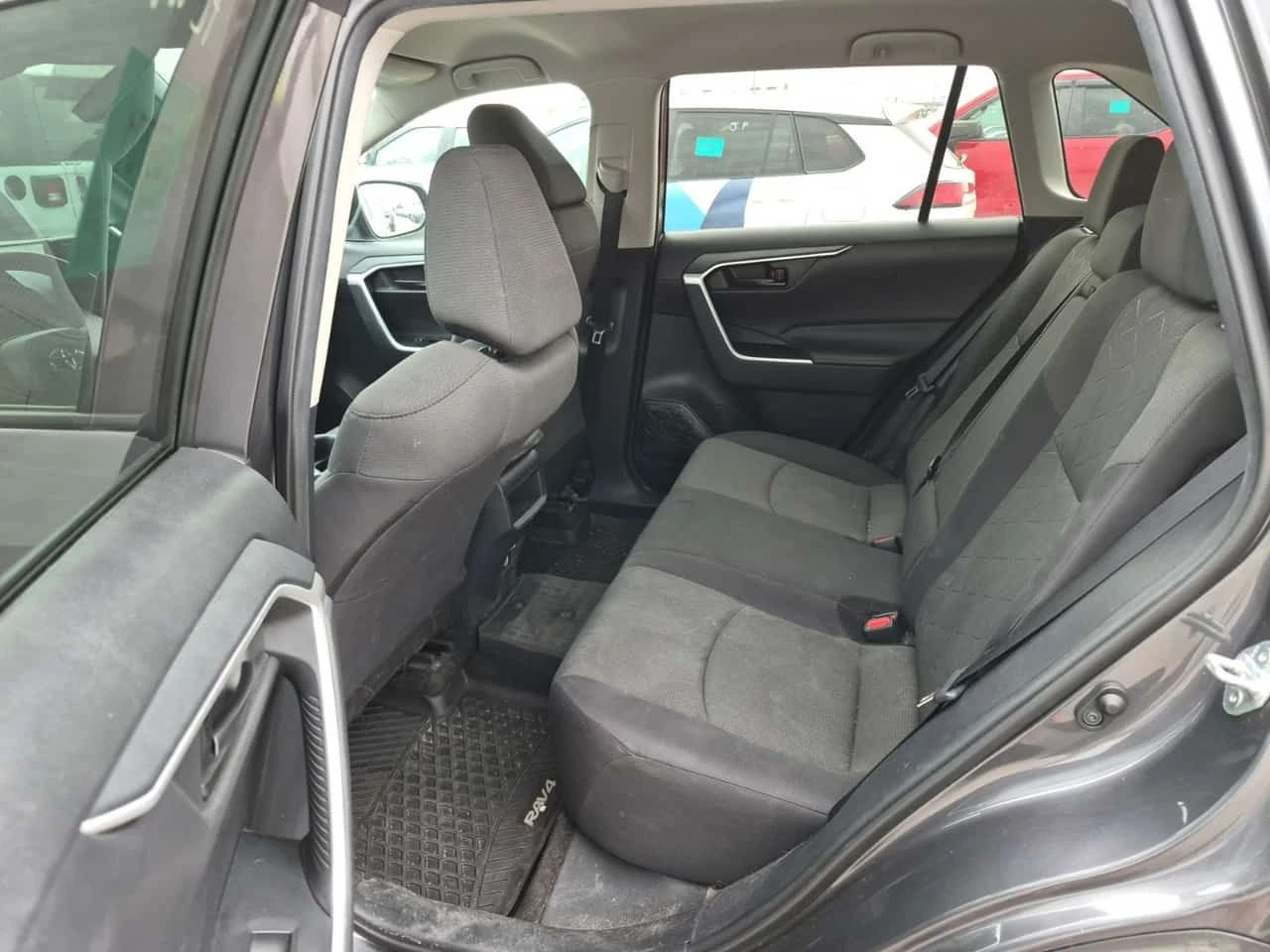 Toyota Rav4 * LE * АВТОКРЕДИТ * ГЛАВНО ПРЕДСТАВИТЕЛСТВО, снимка 11 - Автомобили и джипове - 55279756