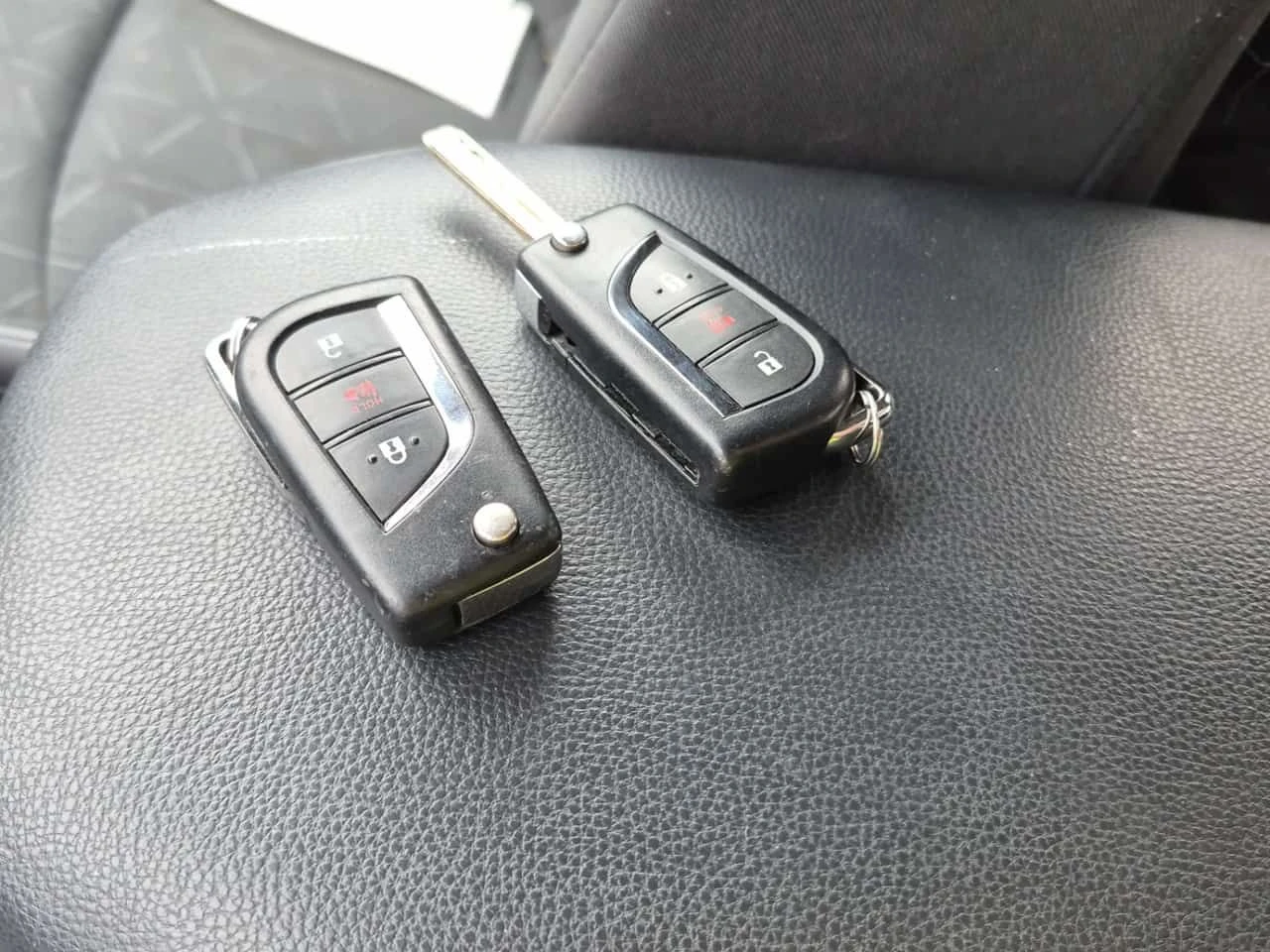 Toyota Rav4 * LE * АВТОКРЕДИТ * ГЛАВНО ПРЕДСТАВИТЕЛСТВО, снимка 8 - Автомобили и джипове - 55279756