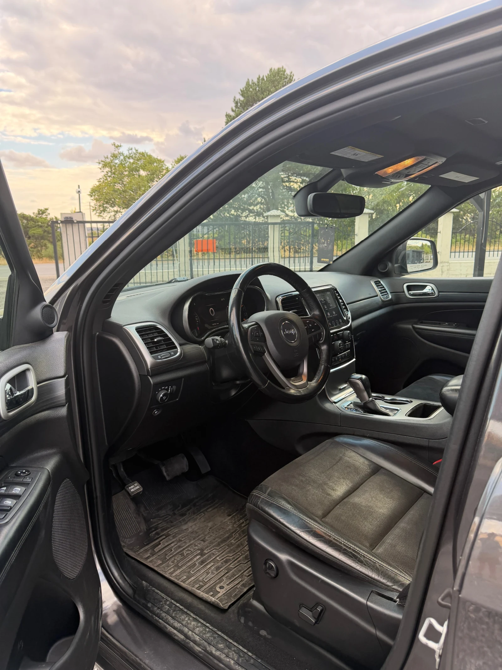 Jeep Grand cherokee 3.6 LIMITED, снимка 13 - Автомобили и джипове - 55745951