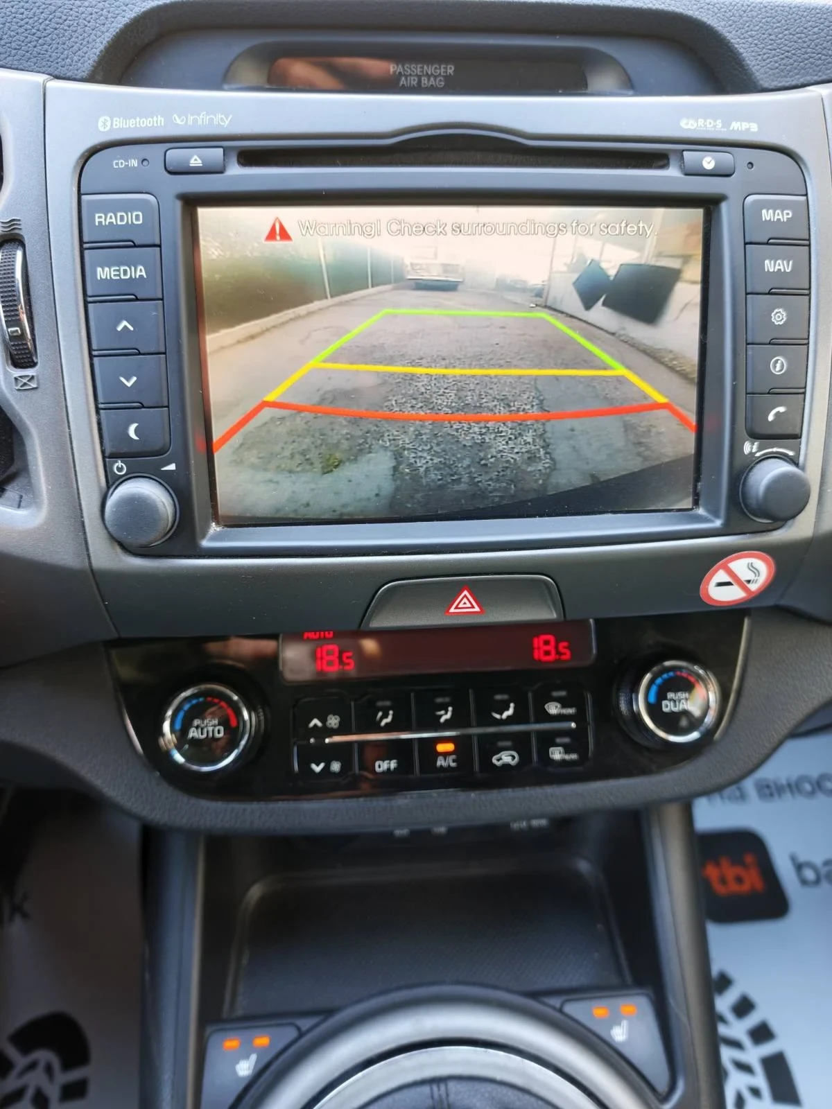 Kia Sportage 1.7crdi-116к.с Premium Кожа Навигация Камера, снимка 10 - Автомобили и джипове - 56214987