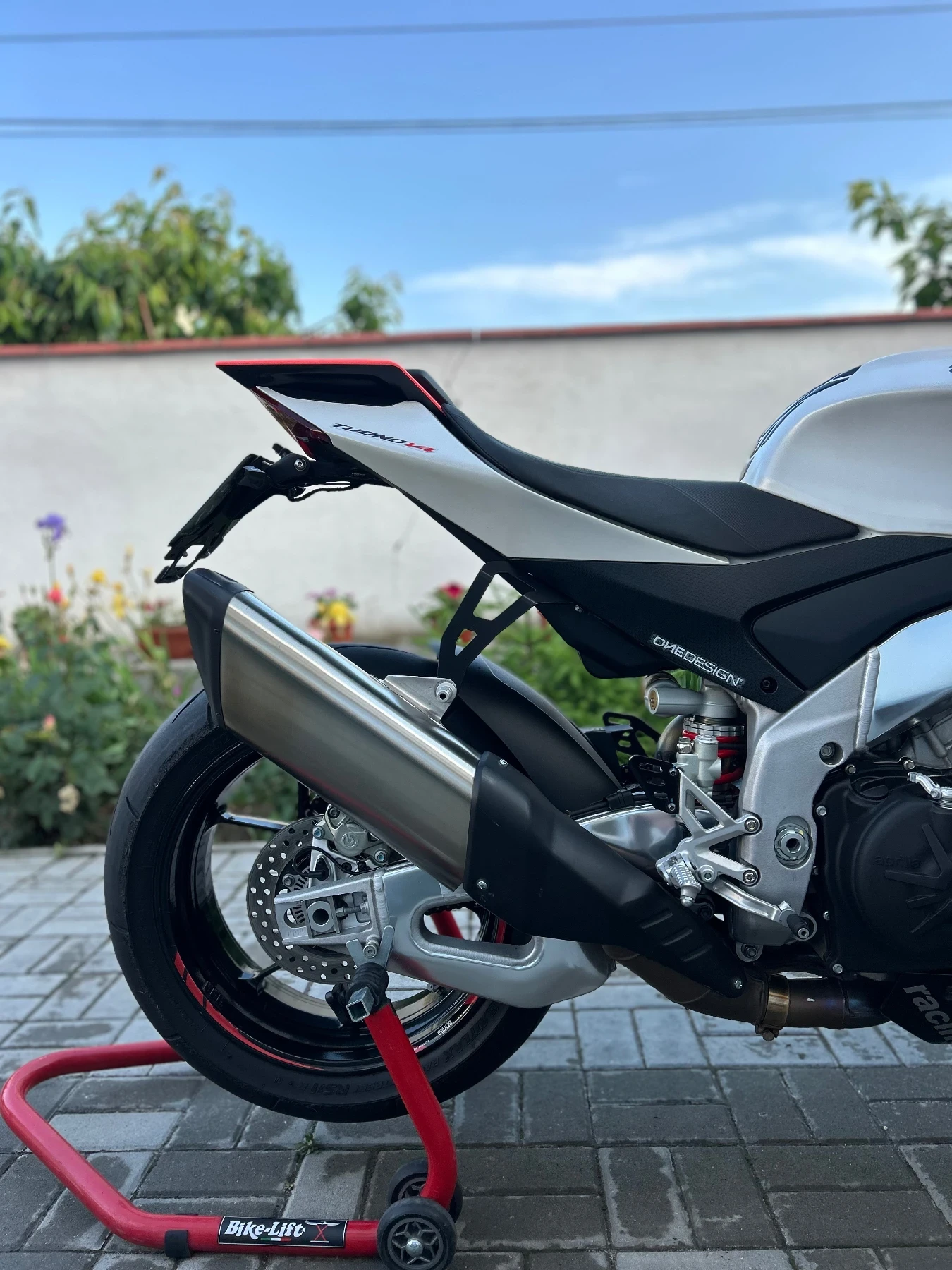 Aprilia Tuono 1100 V4, снимка 12 - Мотоциклети и мототехника - 52956824