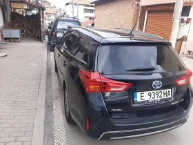 Toyota Auris 1.8 Hibrid ГАЗ, снимка 2