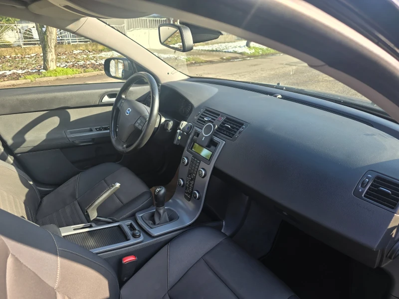 Volvo S40 1.8 face перфектно, снимка 11 - Автомобили и джипове - 53359078