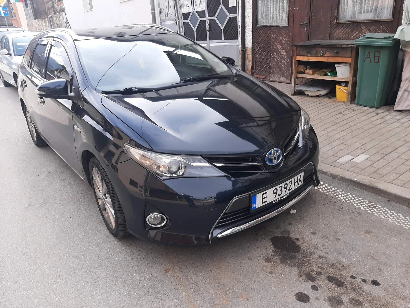 Toyota Auris 1.8 Hibrid ГАЗ - изображение 6