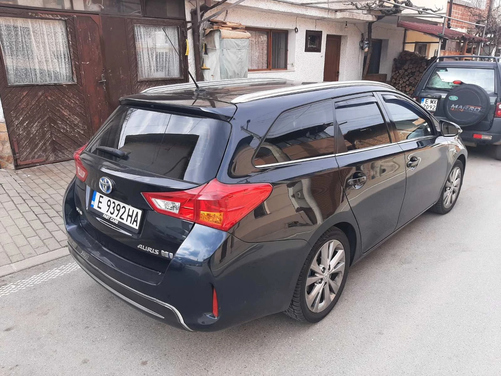 Toyota Auris 1.8 Hibrid ГАЗ - изображение 4