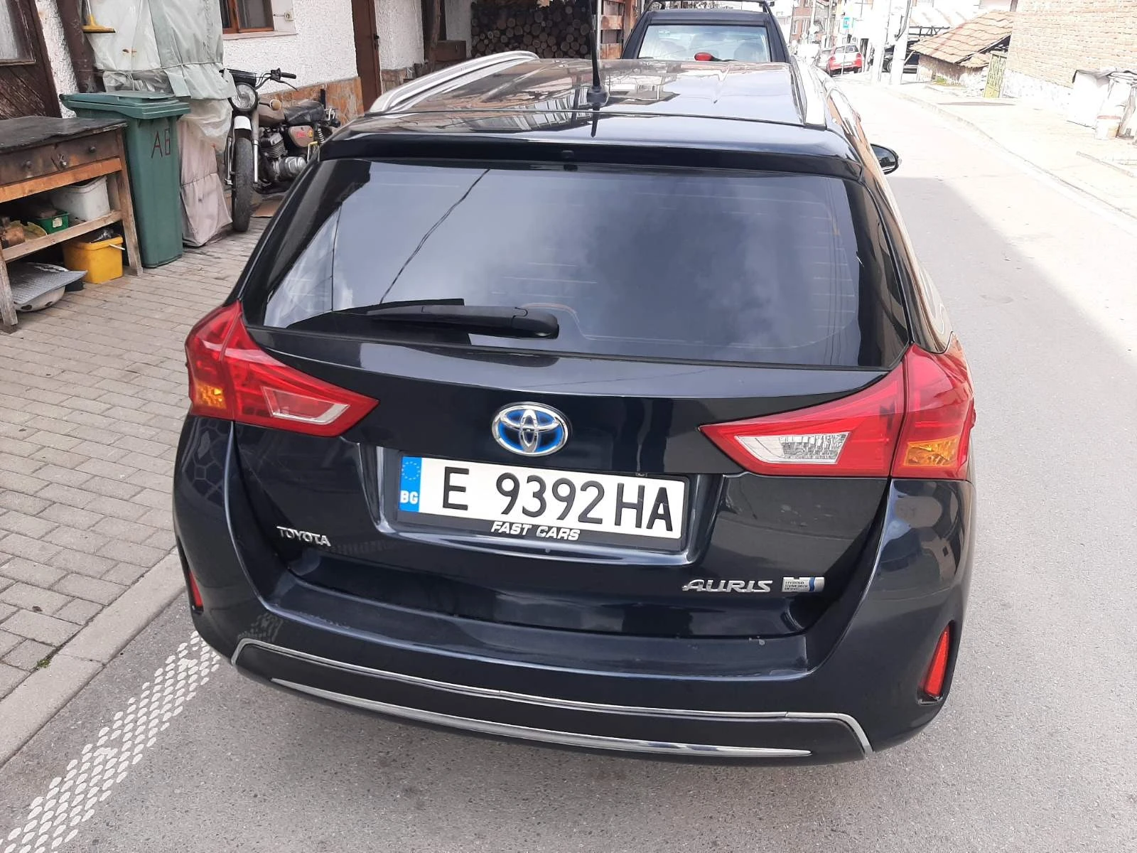 Toyota Auris 1.8 Hibrid ГАЗ - изображение 8