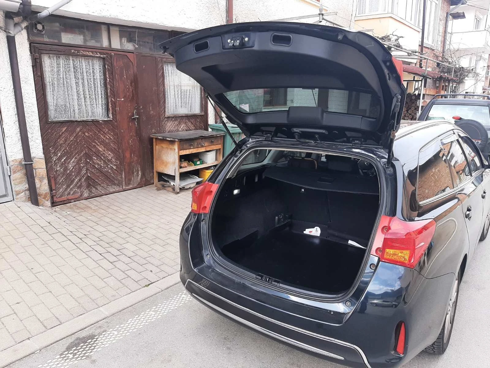 Toyota Auris 1.8 Hibrid  | Mobile.bg   11