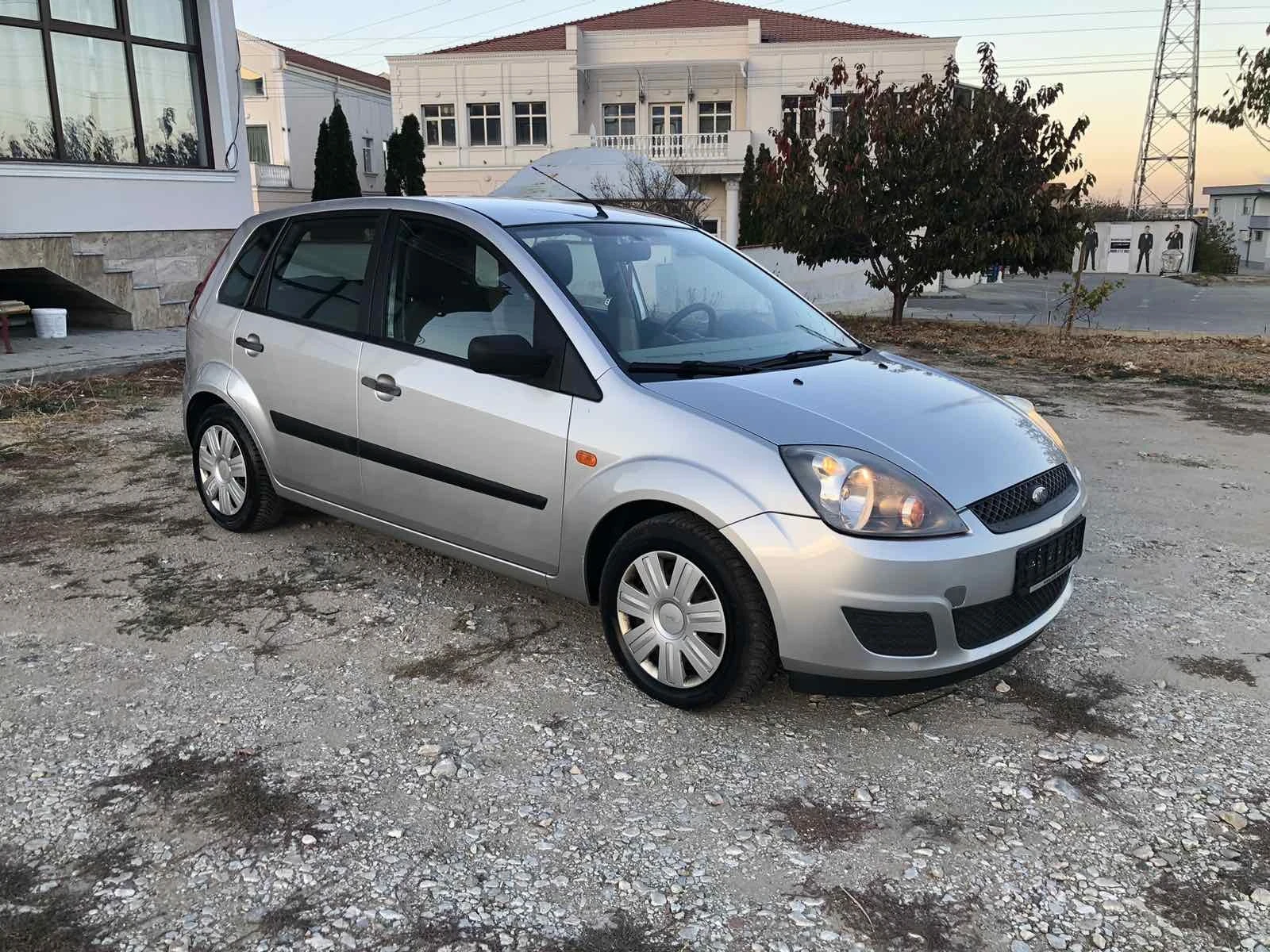 Ford Fiesta  - изображение 7