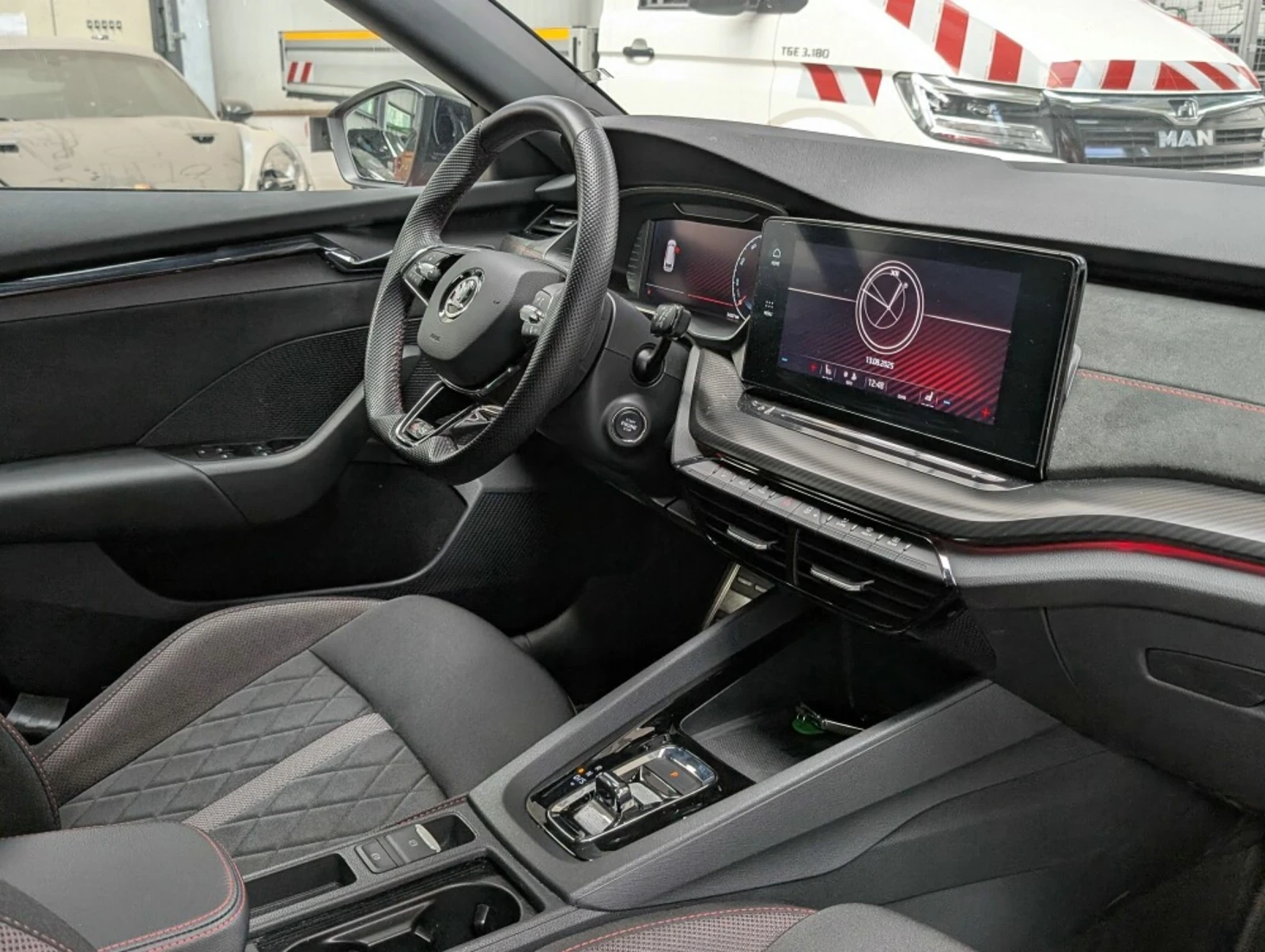 Skoda Octavia 2.0 TDI DSG RS - изображение 8