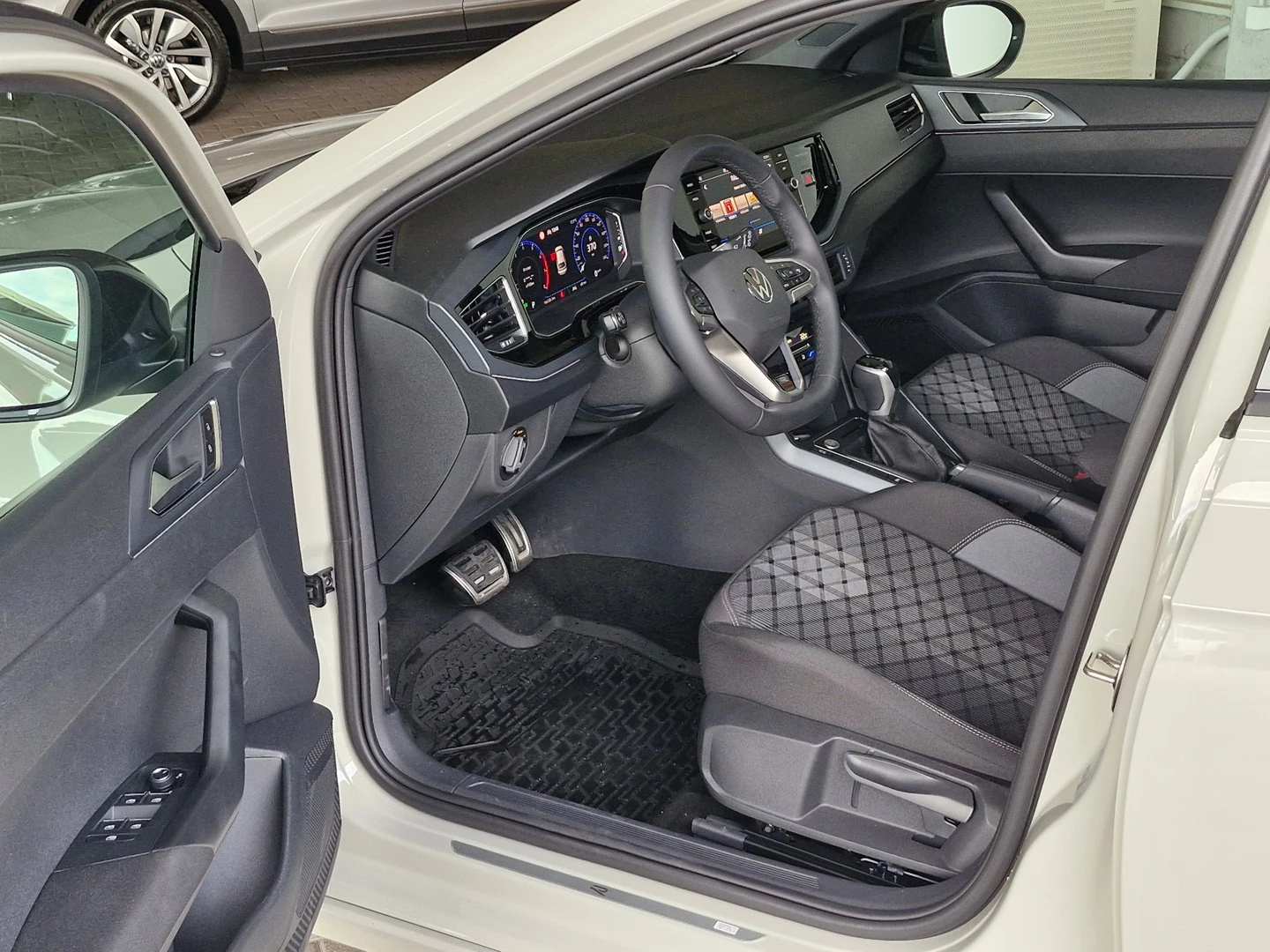 VW Taigo R-Line - изображение 4