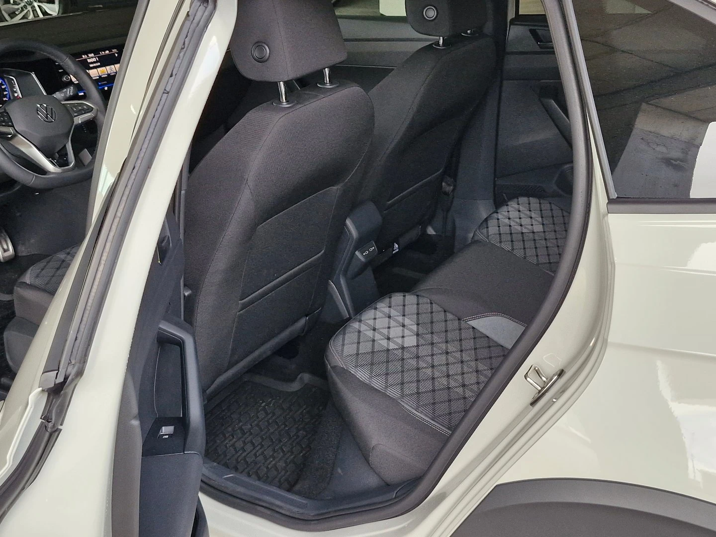 VW Taigo R-Line - изображение 5