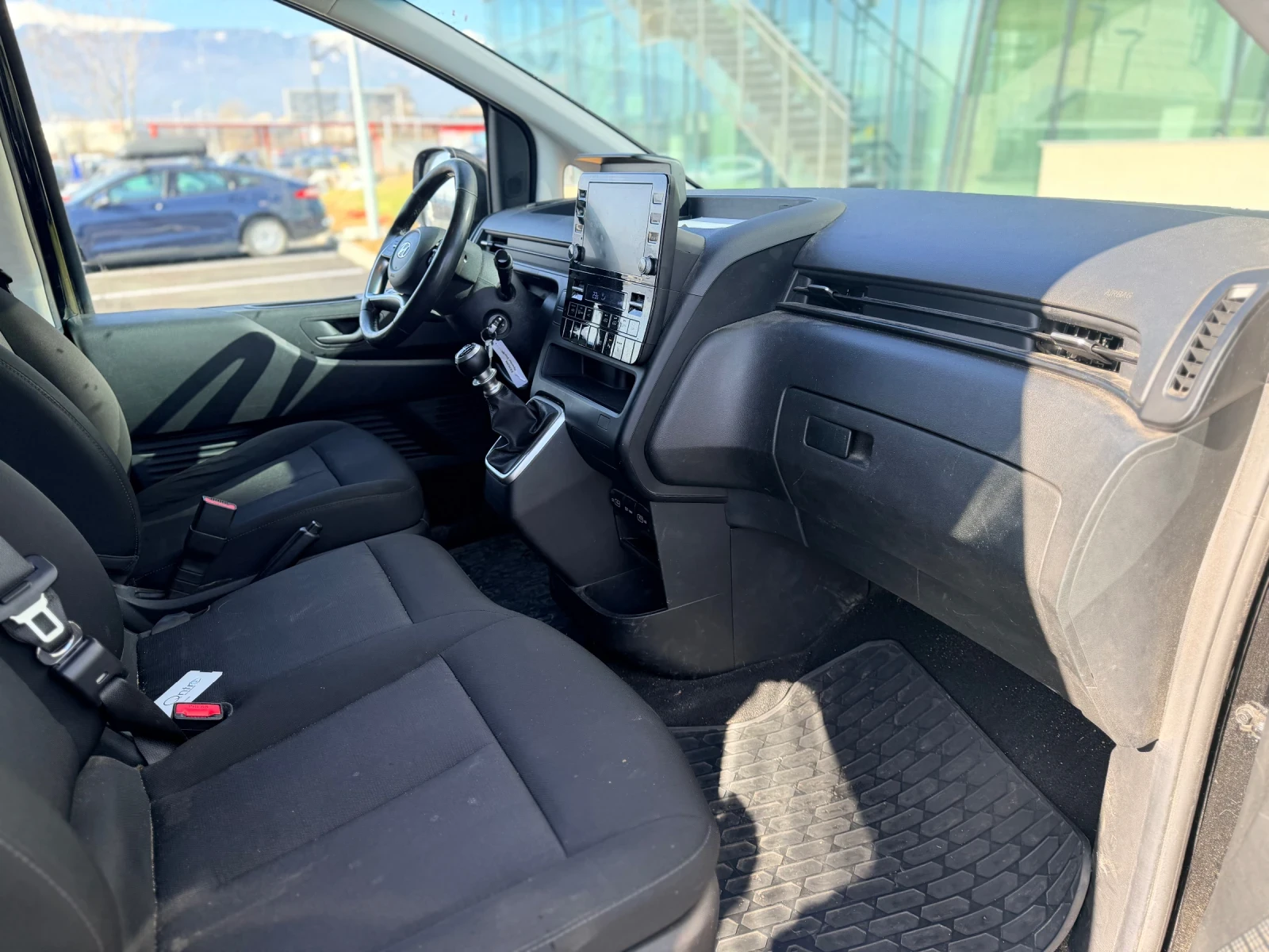 Hyundai Staria 2.2crdi Лизинг през Уникредит по 285 евро, снимка 10 - Автомобили и джипове - 53485804