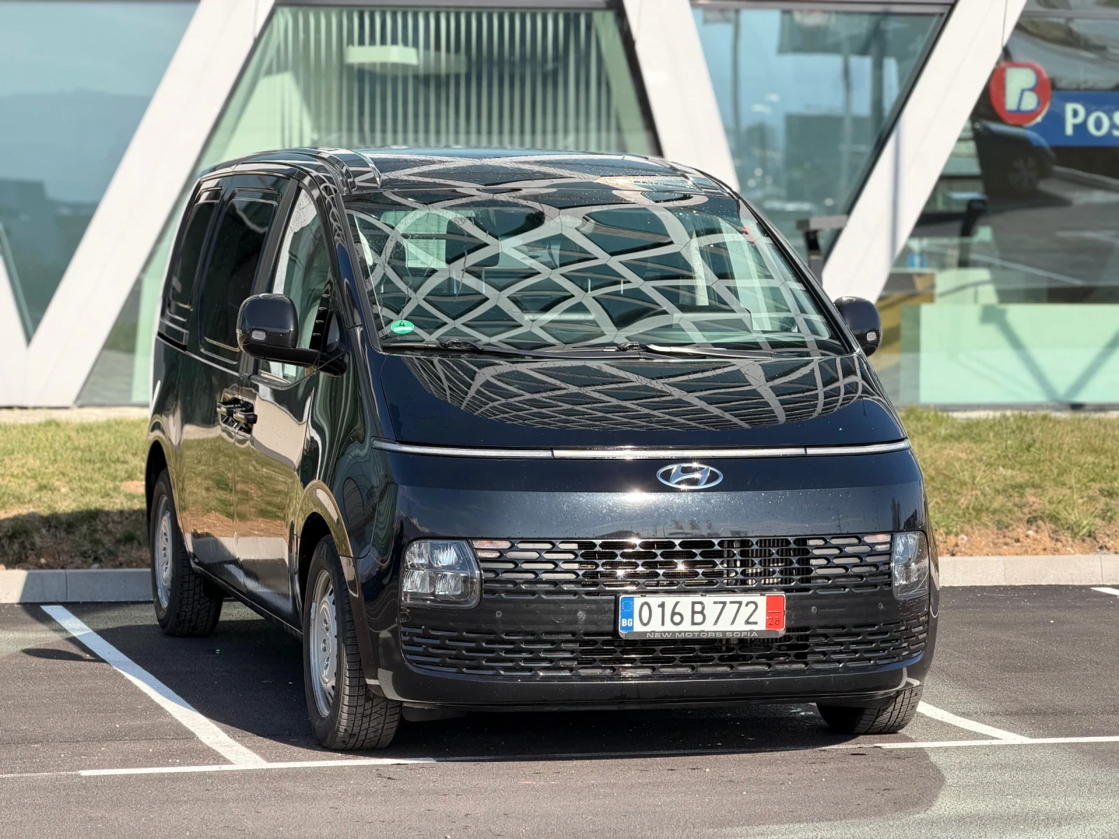 Hyundai Staria 2.2crdi Лизинг през Уникредит по 285 евро, снимка 3 - Автомобили и джипове - 53485804