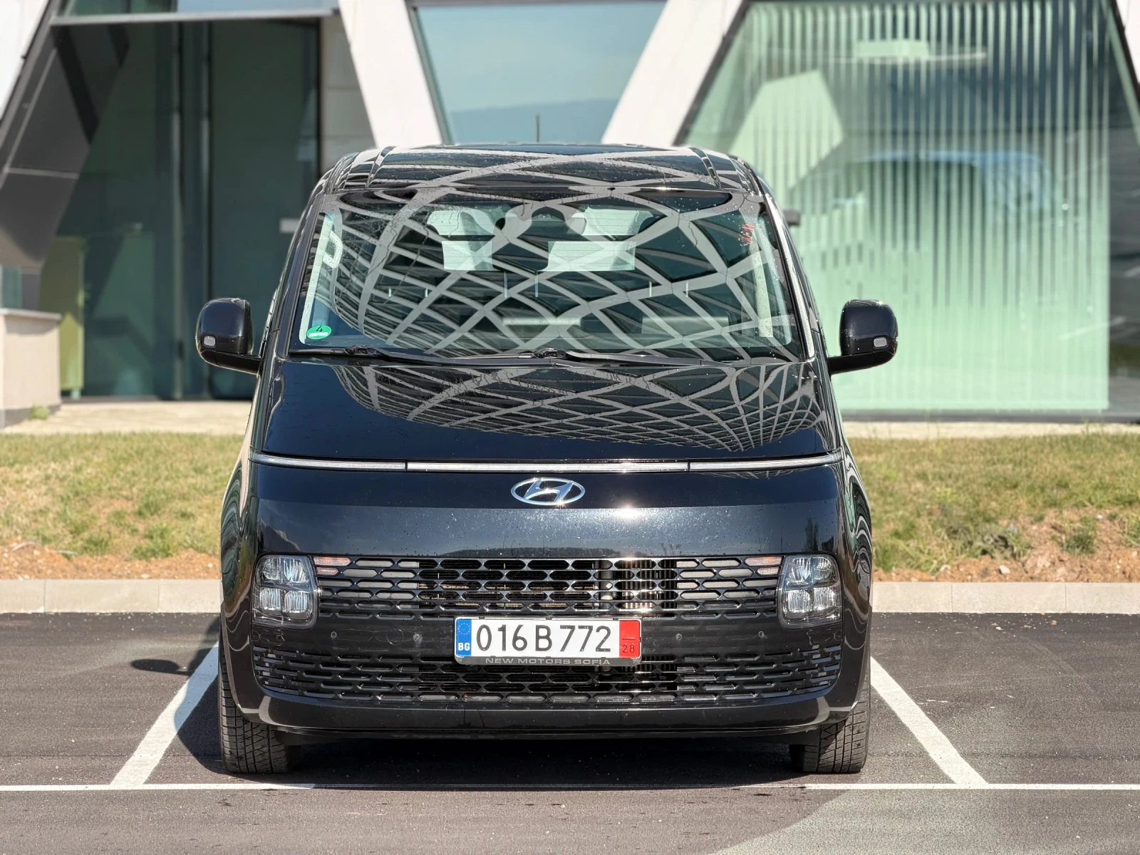 Hyundai Staria 2.2crdi Лизинг през Уникредит по 285 евро, снимка 2 - Автомобили и джипове - 53485804