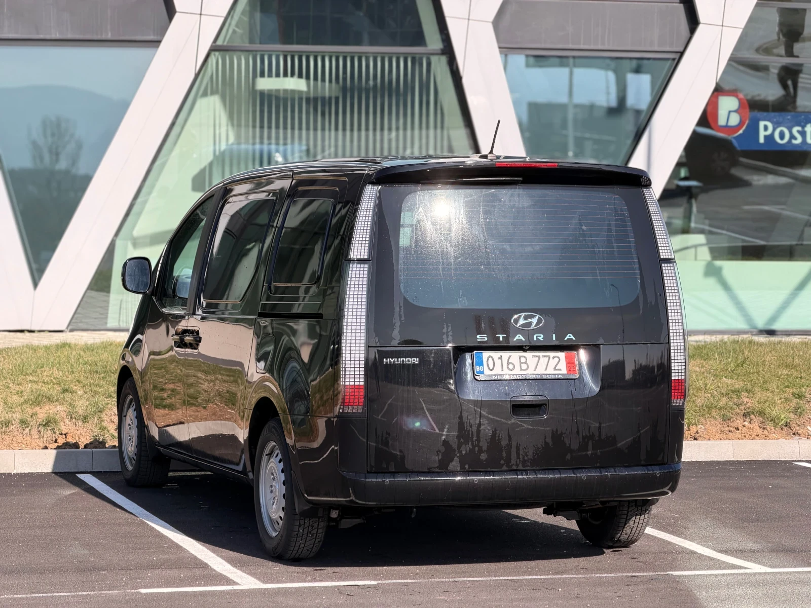 Hyundai Staria 2.2crdi Лизинг през Уникредит по 285 евро, снимка 8 - Автомобили и джипове - 53485804