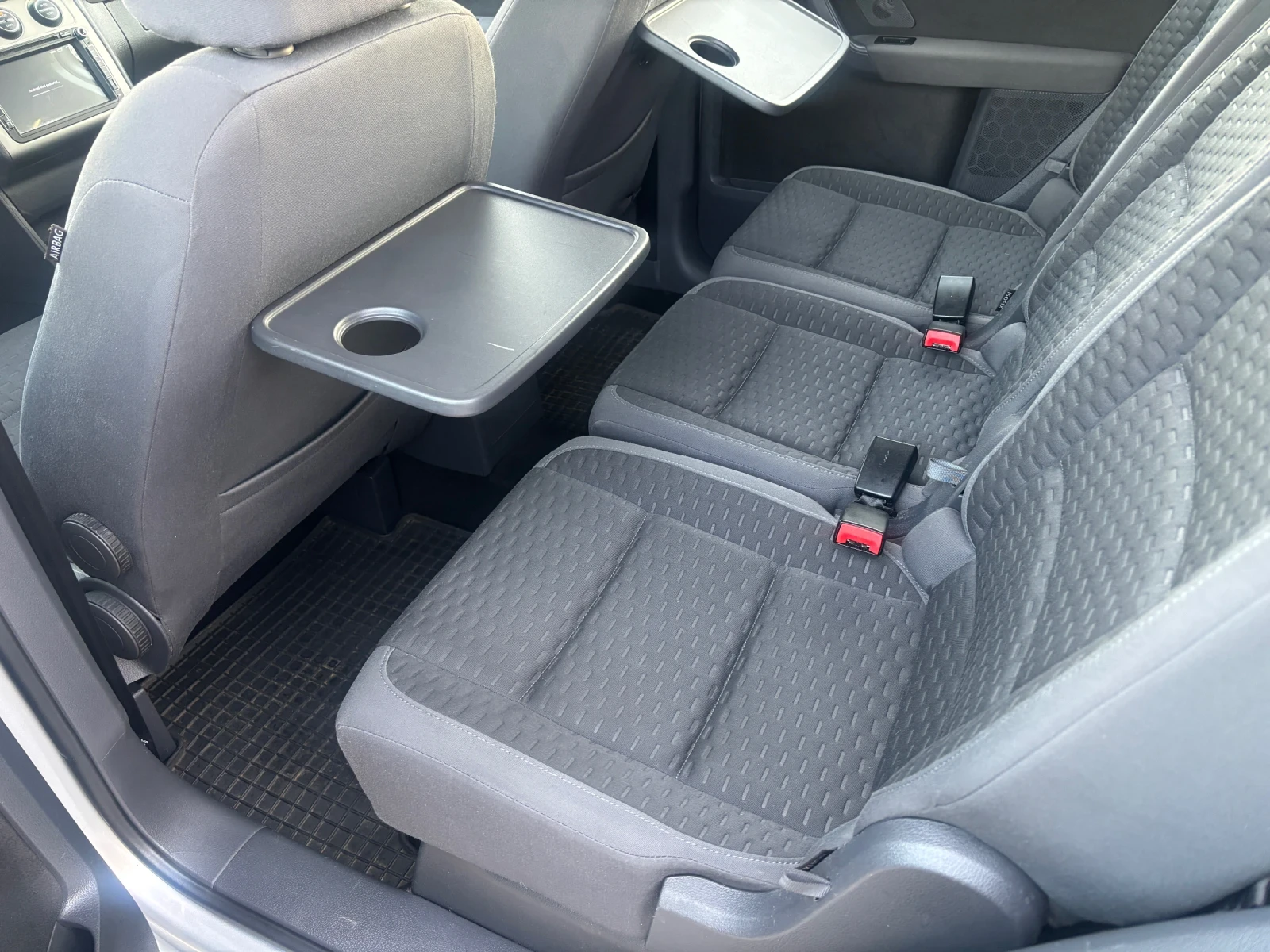 VW Touran 2009+ ФЕЙС+ 1.9TDI+ 105кс+ НАВИ+ 4 ЗГУМИ, снимка 7 - Автомобили и джипове - 53754964