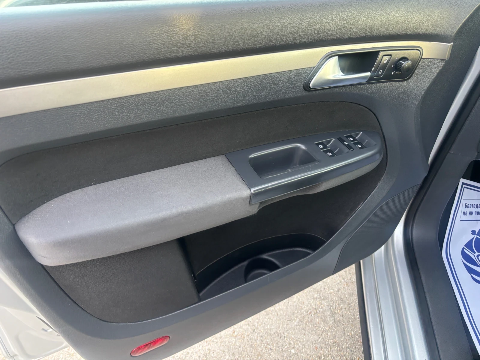 VW Touran 2009+ ФЕЙС+ 1.9TDI+ 105кс+ НАВИ+ 4 ЗГУМИ, снимка 9 - Автомобили и джипове - 53754964