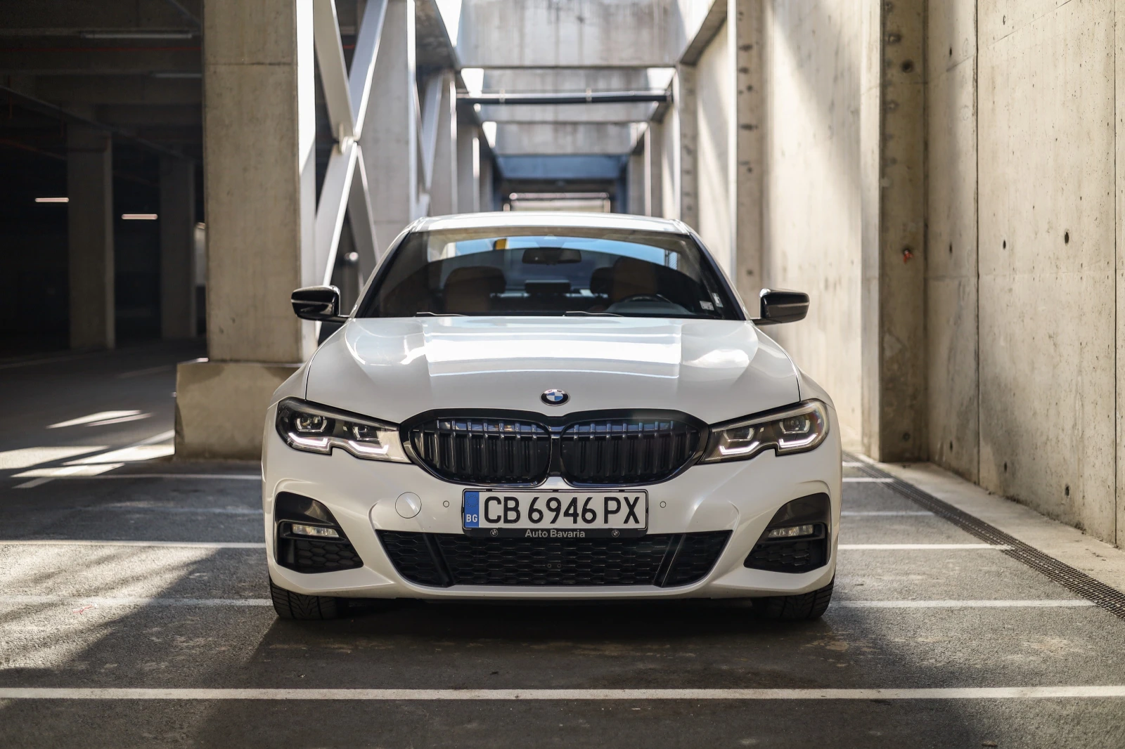 BMW 320 i xDrive с гаранция и пълна сервизна