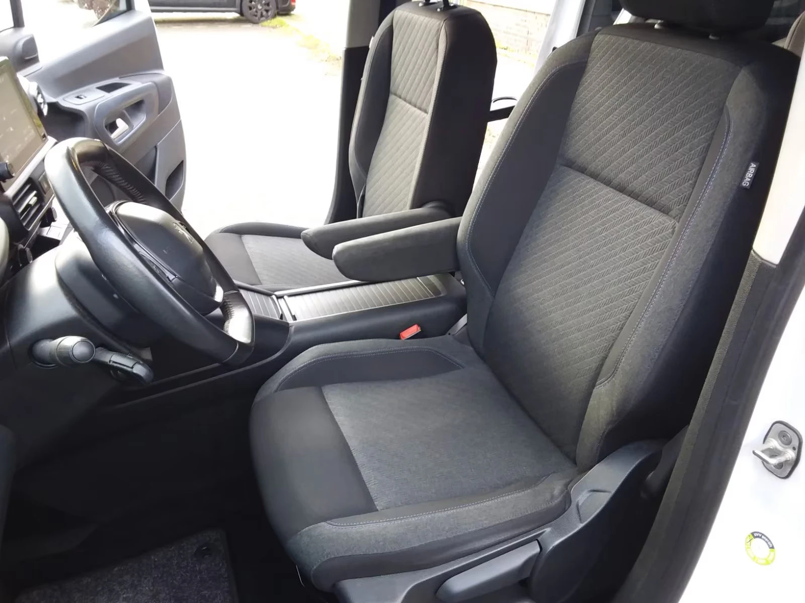 Peugeot Rifter ALLURE/131HP/L2/BlueHDi/360/NAVI/L.ASSIST/152q, снимка 7 - Автомобили и джипове - 54191726