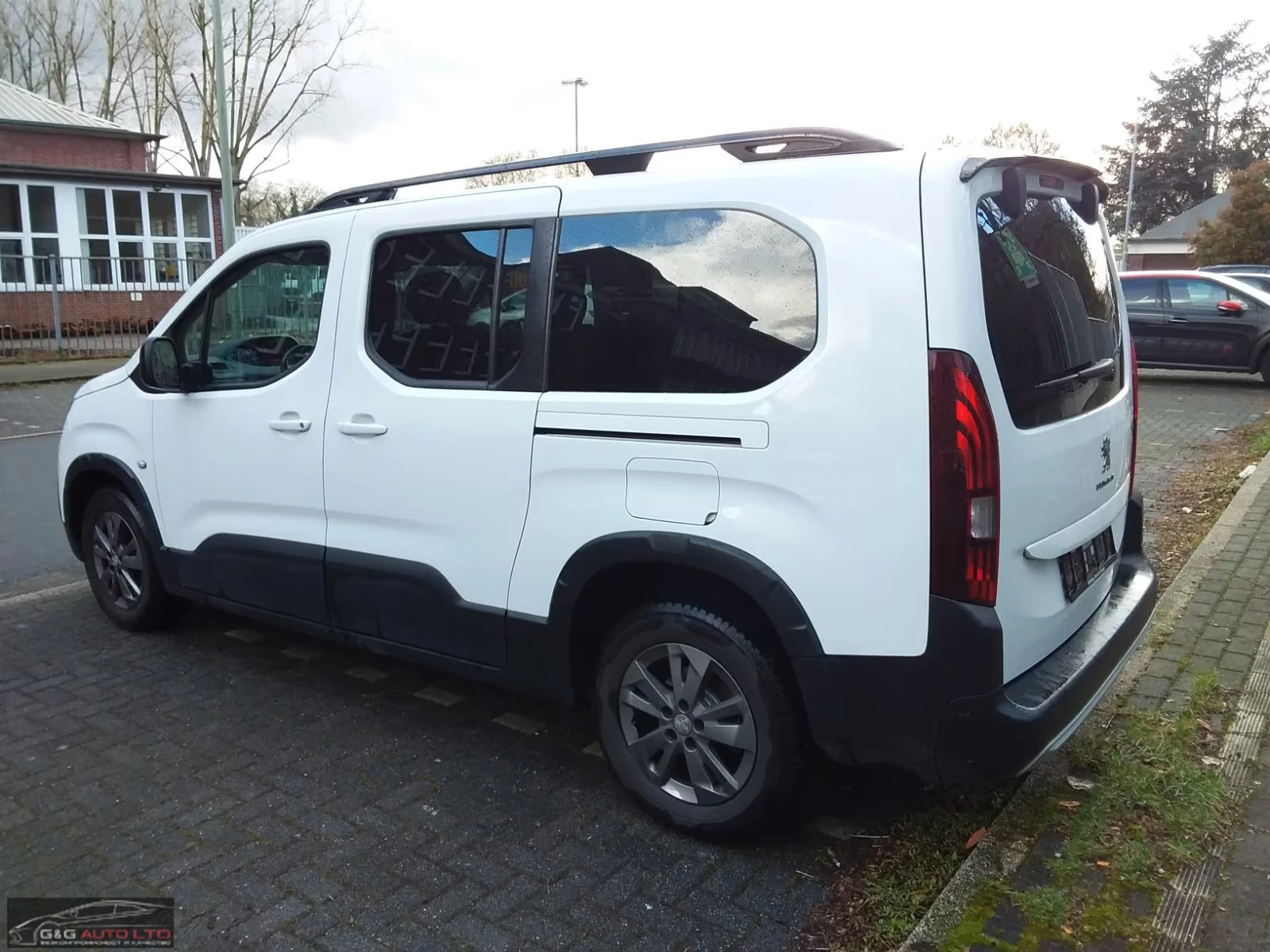 Peugeot Rifter ALLURE/131HP/L2/BlueHDi/360/NAVI/L.ASSIST/152q, снимка 2 - Автомобили и джипове - 54191726