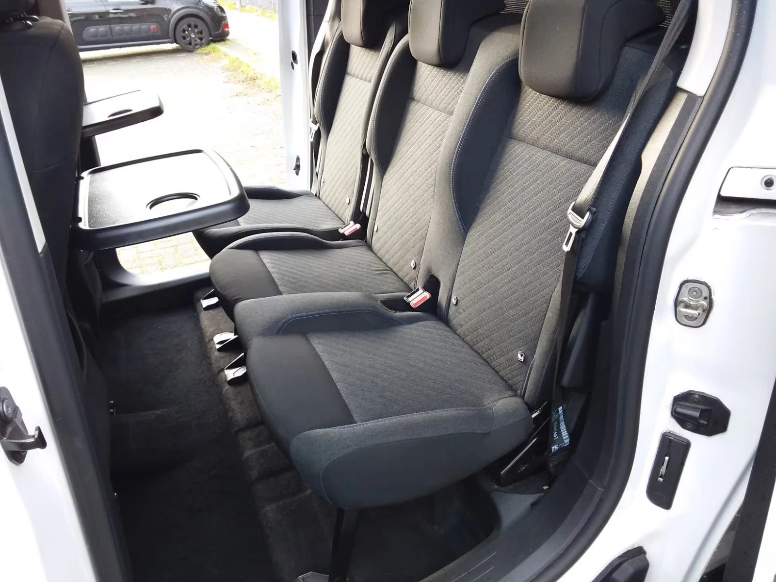 Peugeot Rifter ALLURE/131HP/L2/BlueHDi/360/NAVI/L.ASSIST/152q, снимка 13 - Автомобили и джипове - 54191726