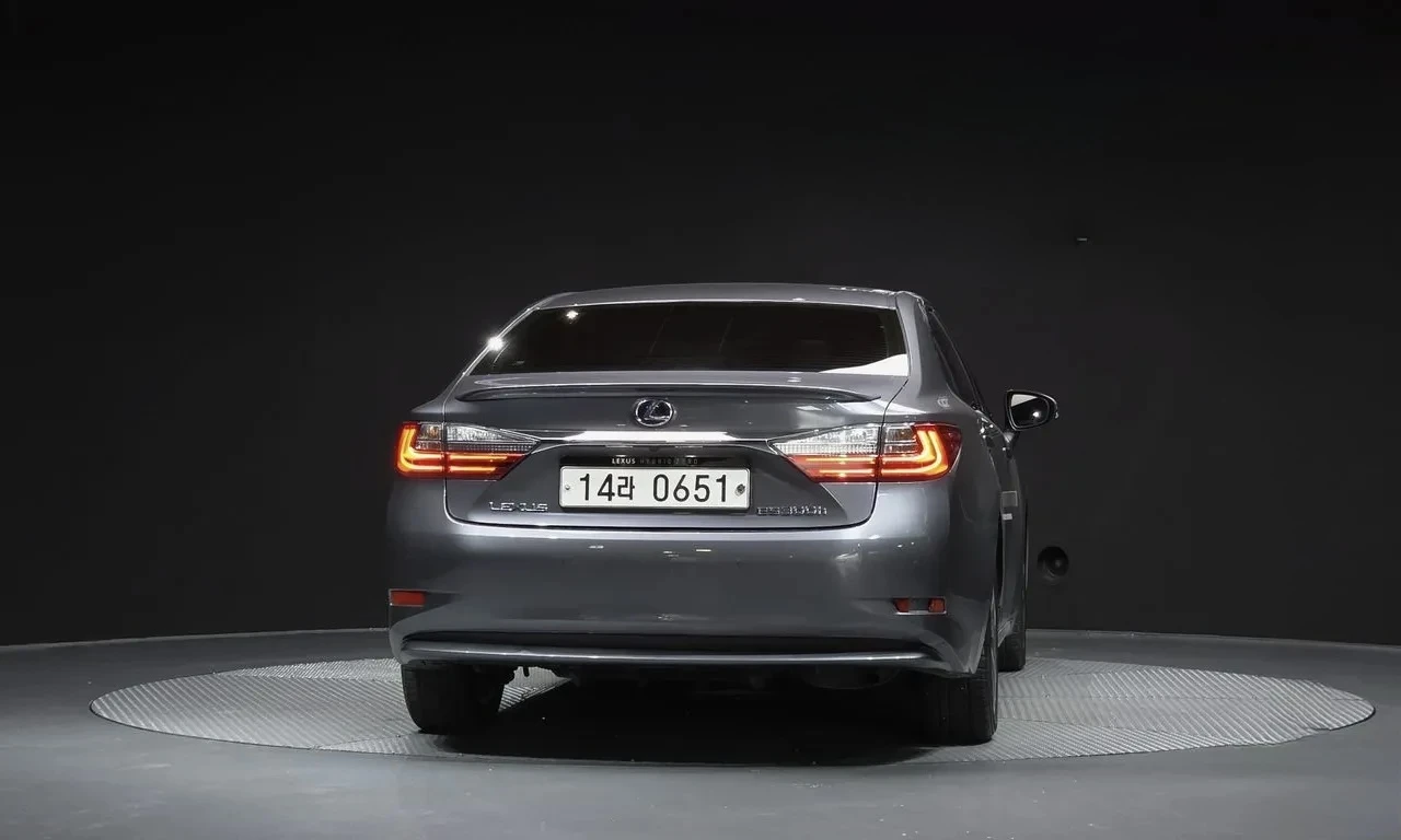 Lexus ES 300 300h Supreme XV60 Full/ Disi/Line assist/обдухване, снимка 6 - Автомобили и джипове - 55248592