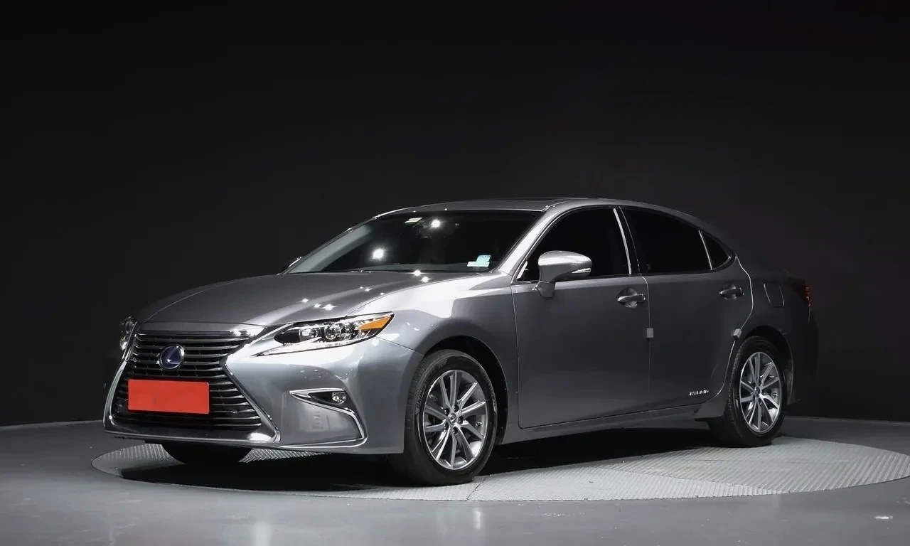 Lexus ES 300 300h Supreme XV60 Full/ Disi/Line assist/обдухване