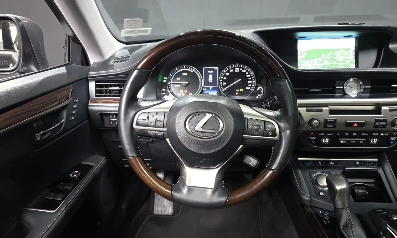 Lexus ES 300 300h Supreme XV60 Full/ Disi/Line assist/обдухване, снимка 10 - Автомобили и джипове - 55248592