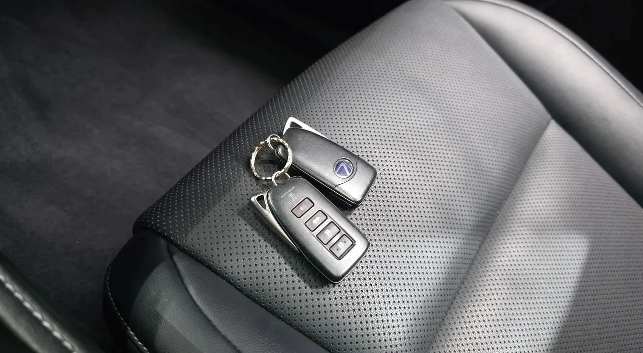Lexus ES 300 300h Supreme XV60 Full/ Disi/Line assist/обдухване, снимка 15 - Автомобили и джипове - 55248592