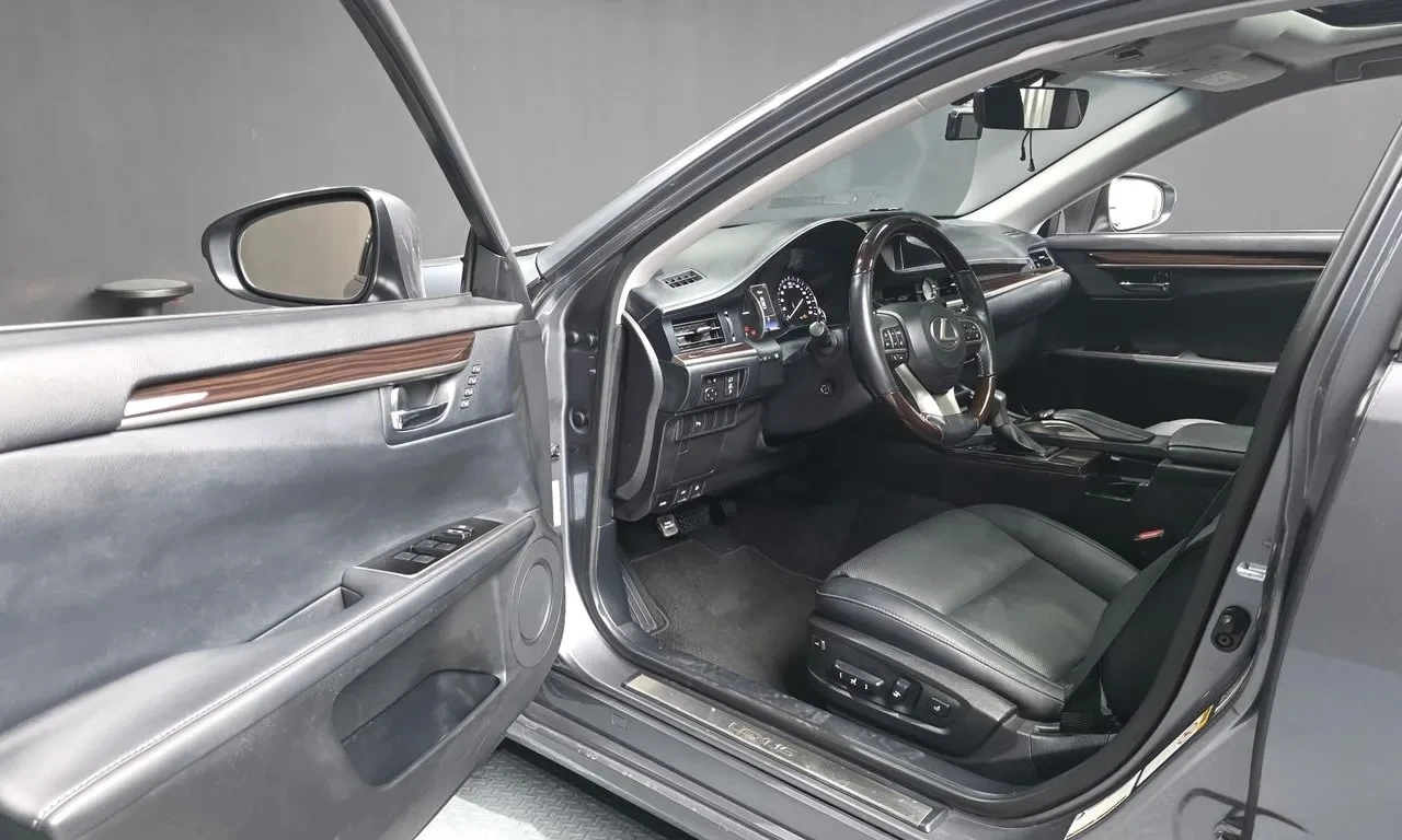Lexus ES 300 300h Supreme XV60 Full/ Disi/Line assist/обдухване, снимка 7 - Автомобили и джипове - 55248592