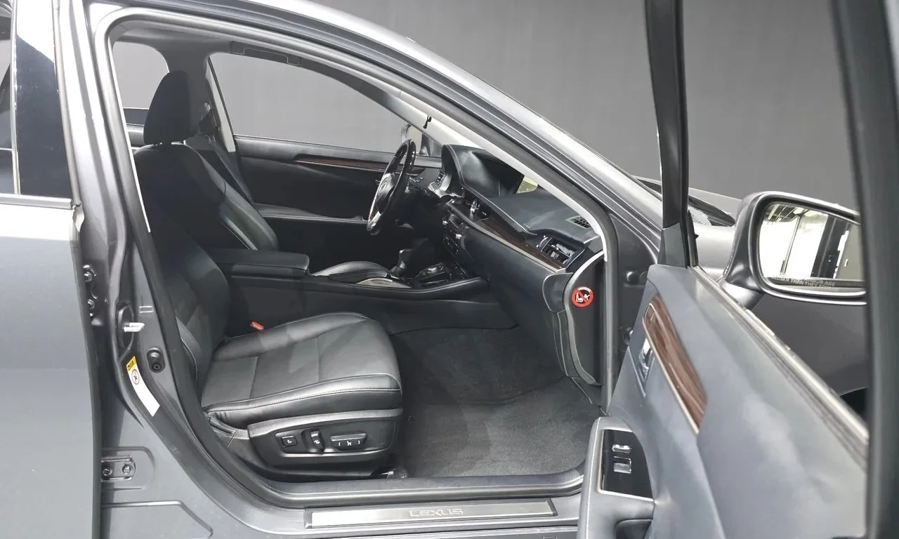 Lexus ES 300 300h Supreme XV60 Full/ Disi/Line assist/обдухване, снимка 12 - Автомобили и джипове - 55248592