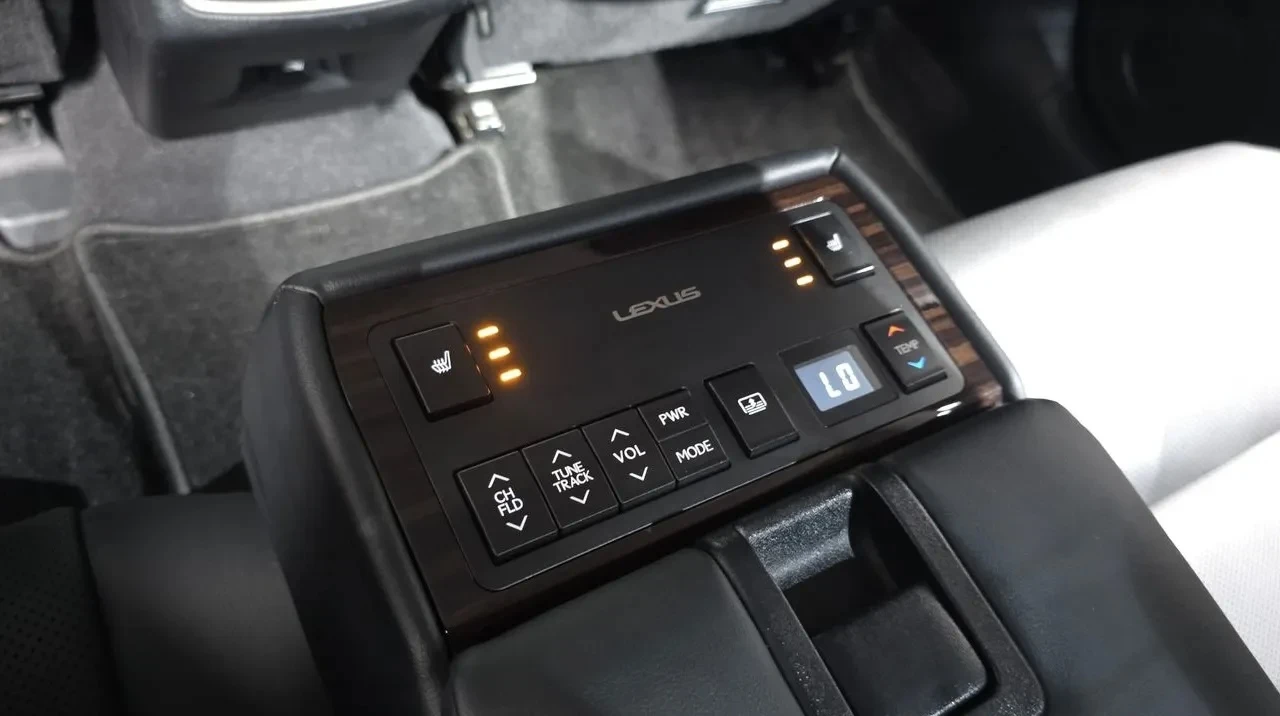 Lexus ES 300 300h Supreme XV60 Full/ Disi/Line assist/обдухване, снимка 14 - Автомобили и джипове - 55248592