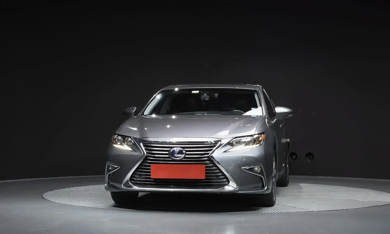 Lexus ES 300 300h Supreme XV60 Full/ Disi/Line assist/обдухване, снимка 3 - Автомобили и джипове - 55248592