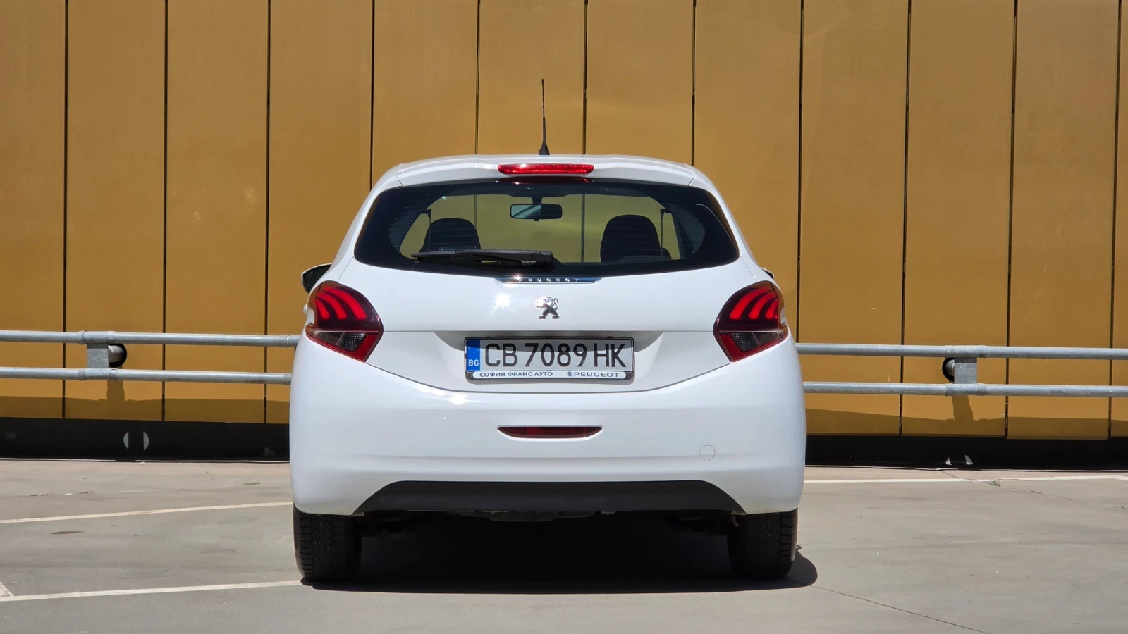 Peugeot 208 1.5 blue-hdi, снимка 8 - Автомобили и джипове - 55459608