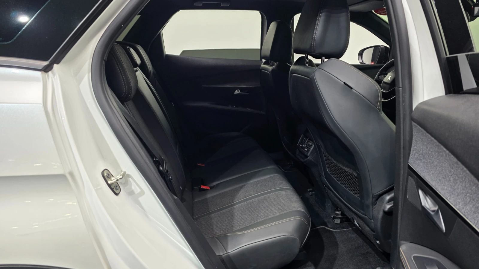 Peugeot 3008 1.5 BlueHDi GT Line | Адаптивен круиз | Панорама, снимка 12 - Автомобили и джипове - 55594499